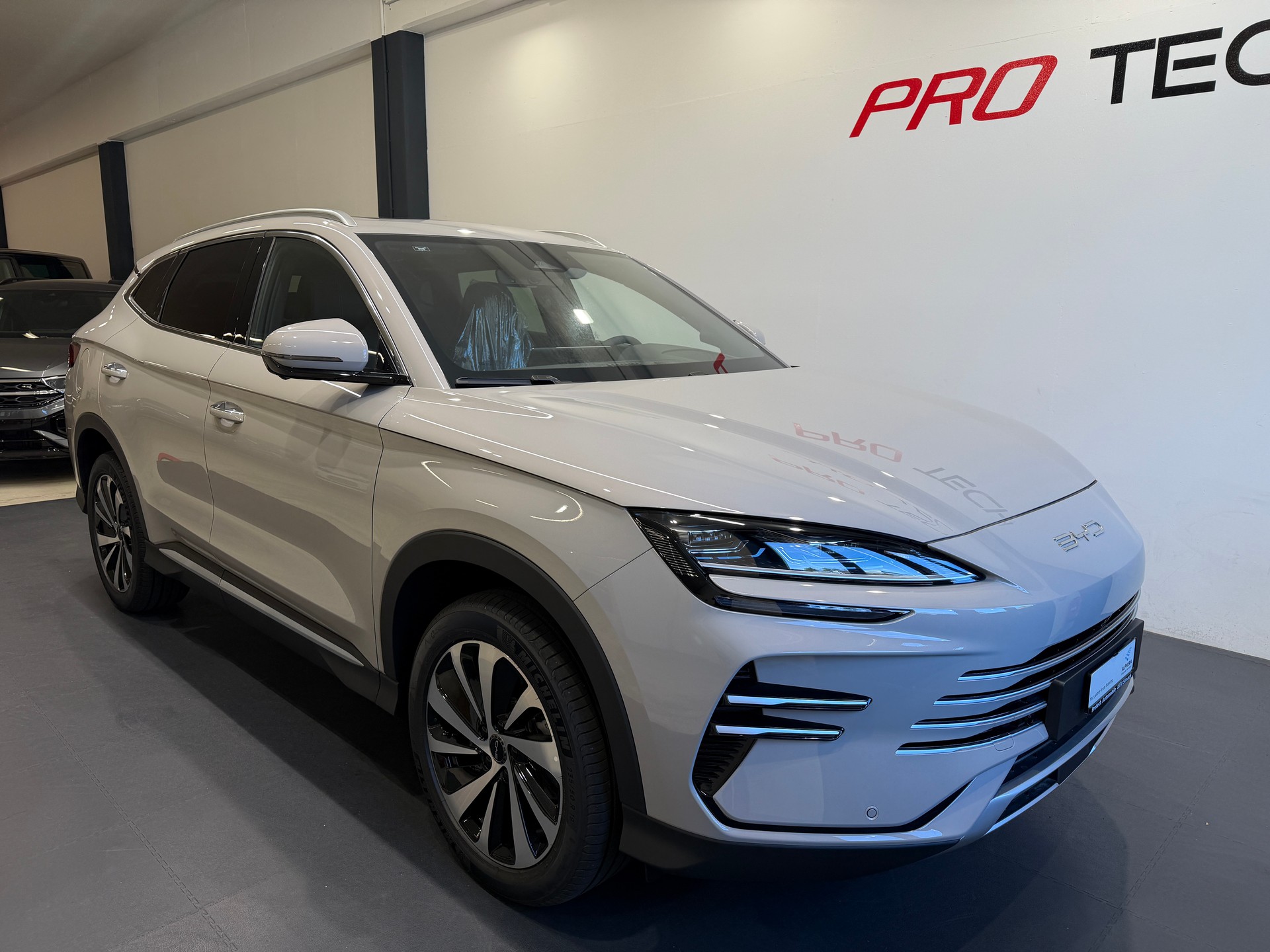 BYD Seal U DM-i Design AWD *NARDO GREY*-image-3