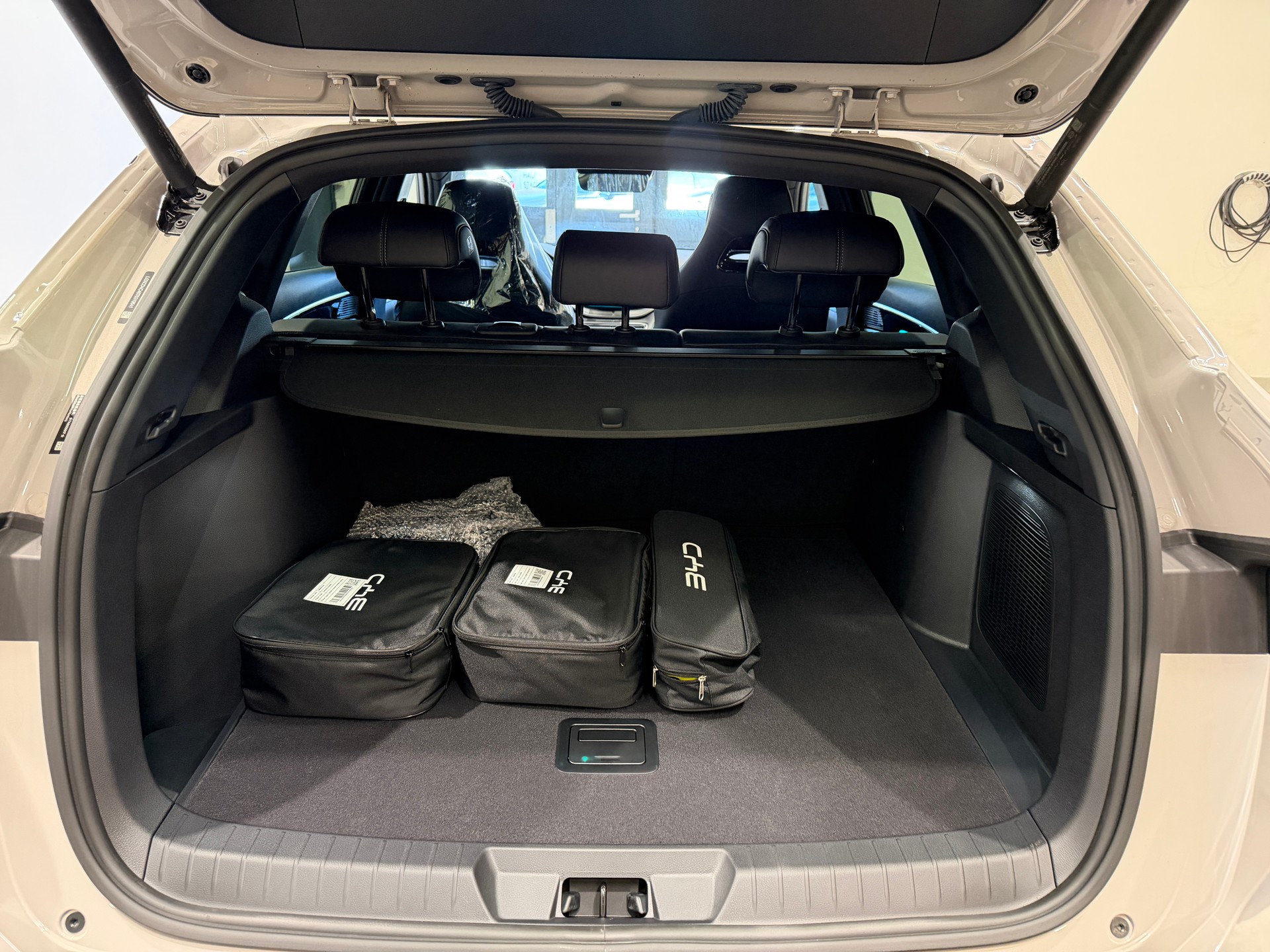 BYD Seal U DM-i Design AWD *NARDO GREY*-image-12