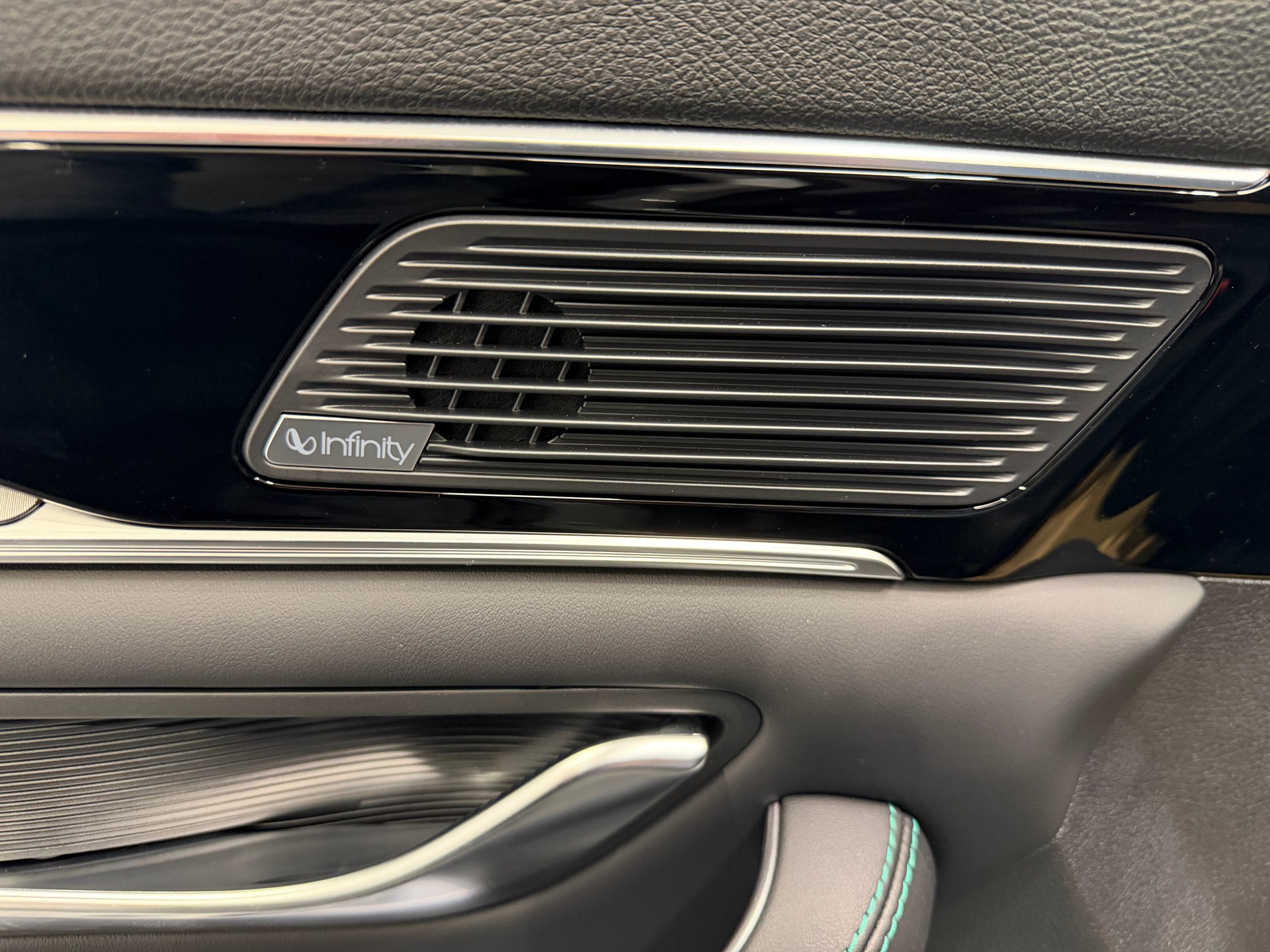 BYD Seal U DM-i Design AWD *NARDO GREY*-image-10