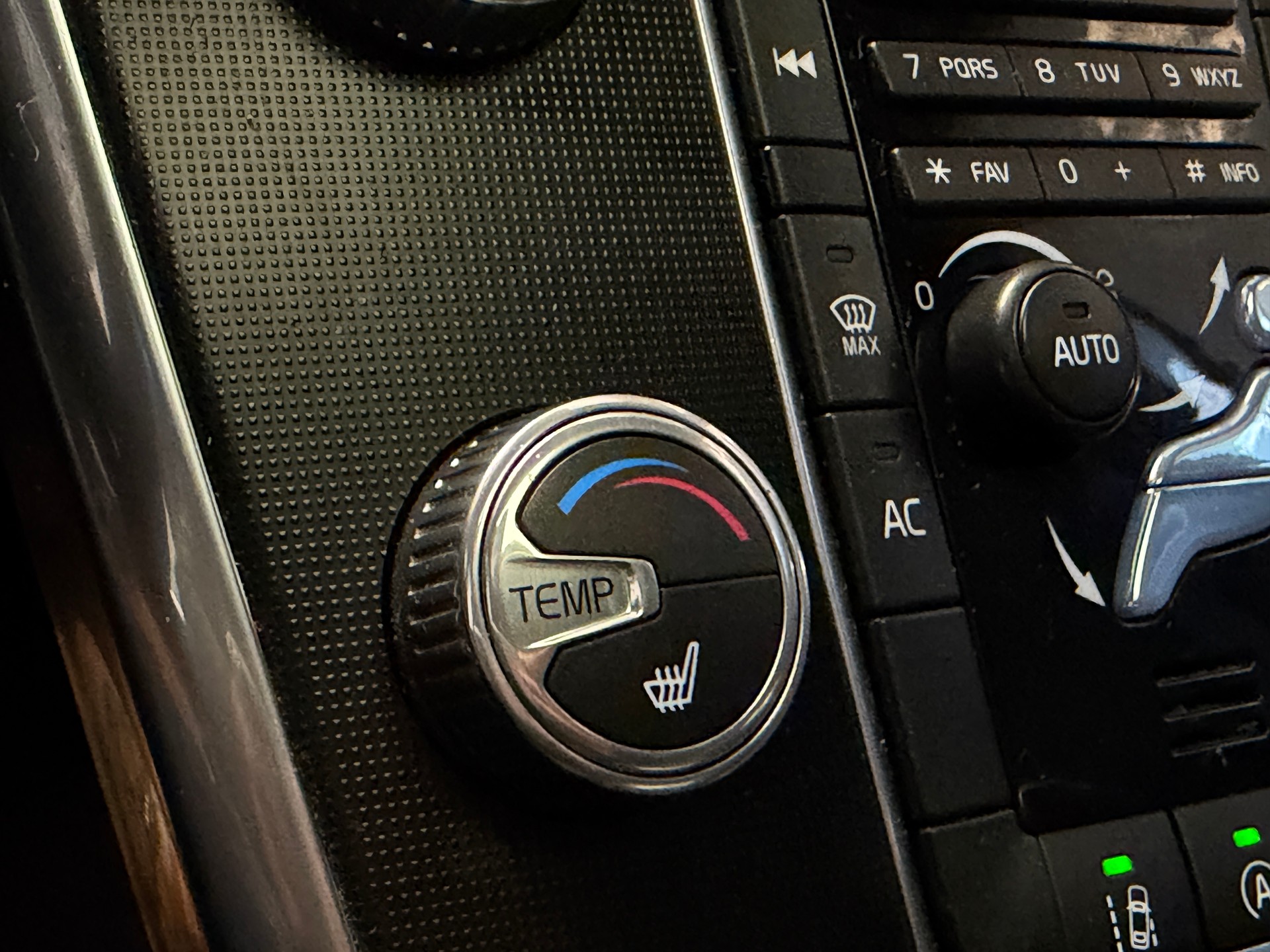 VOLVO XC60 T5 Kinetic R-Design Geartronic-image-9