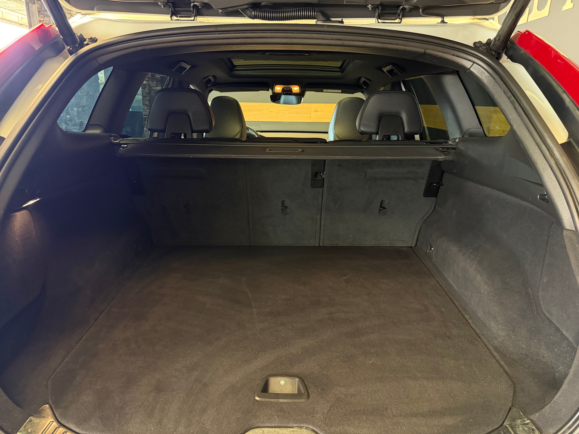 VOLVO XC60 T5 Kinetic R-Design Geartronic-image-17