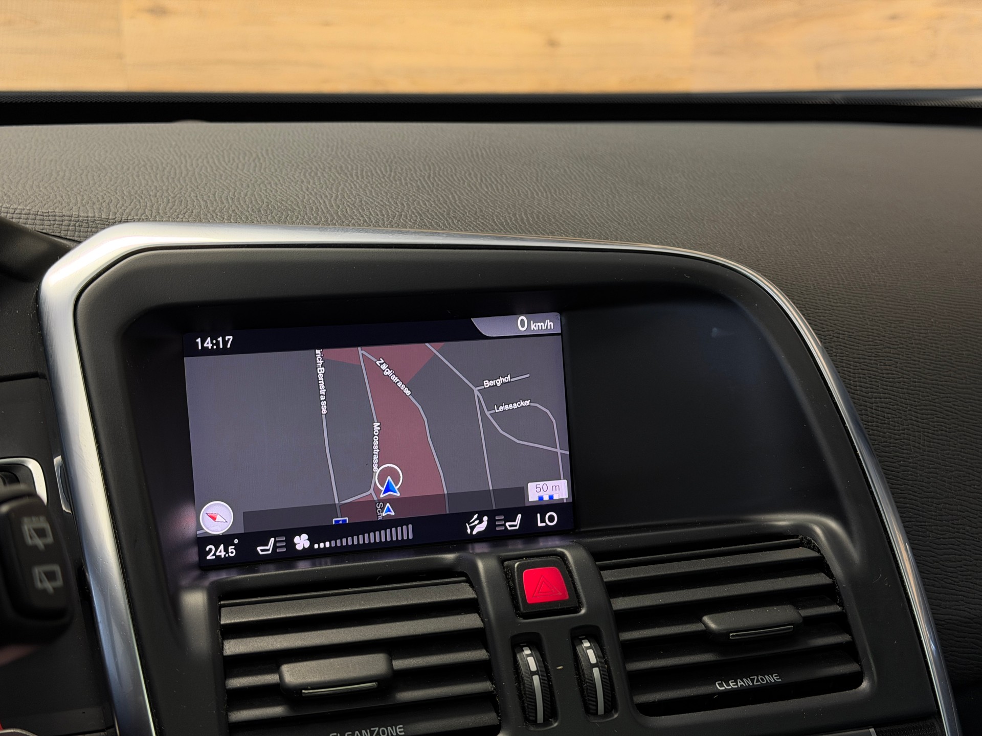 VOLVO XC60 T5 Kinetic R-Design Geartronic-image-10