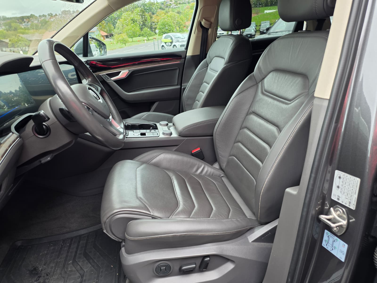 VW Touareg 3.0 TDI Atmosphere Tiptronic-image-4