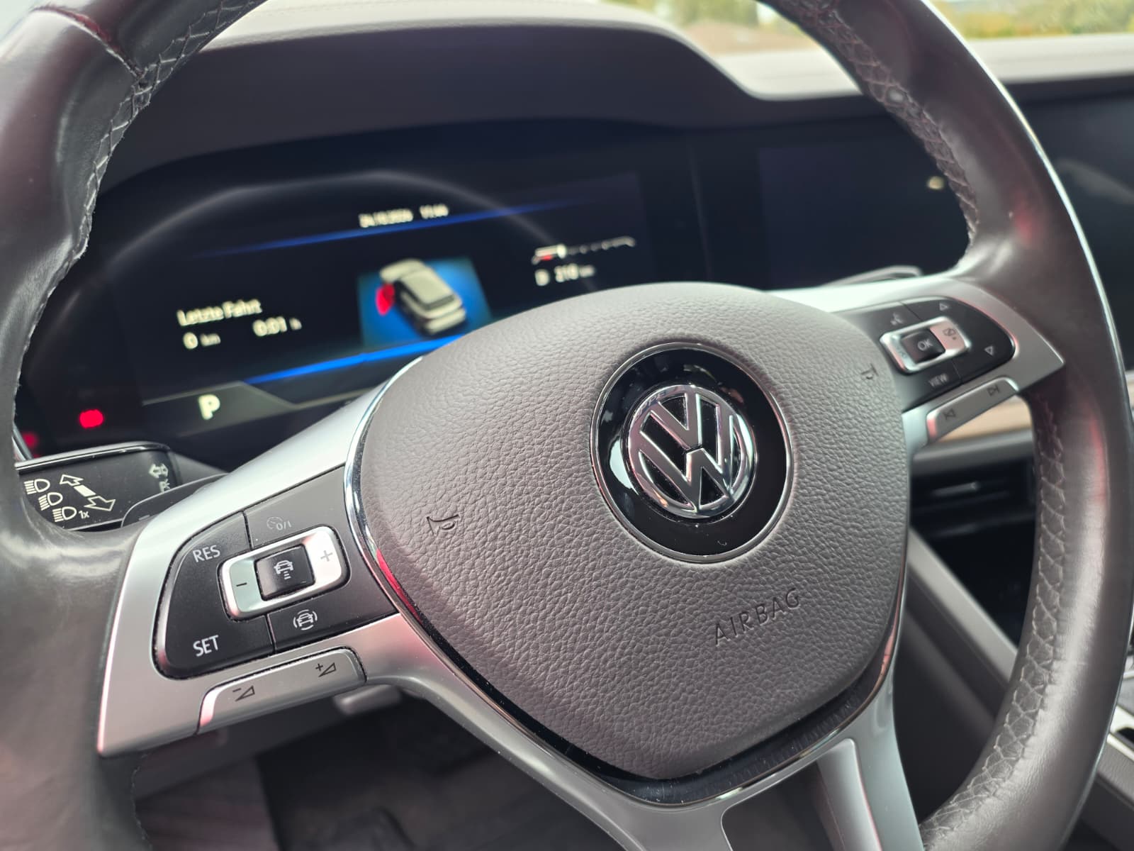 VW Touareg 3.0 TDI Atmosphere Tiptronic-image-6