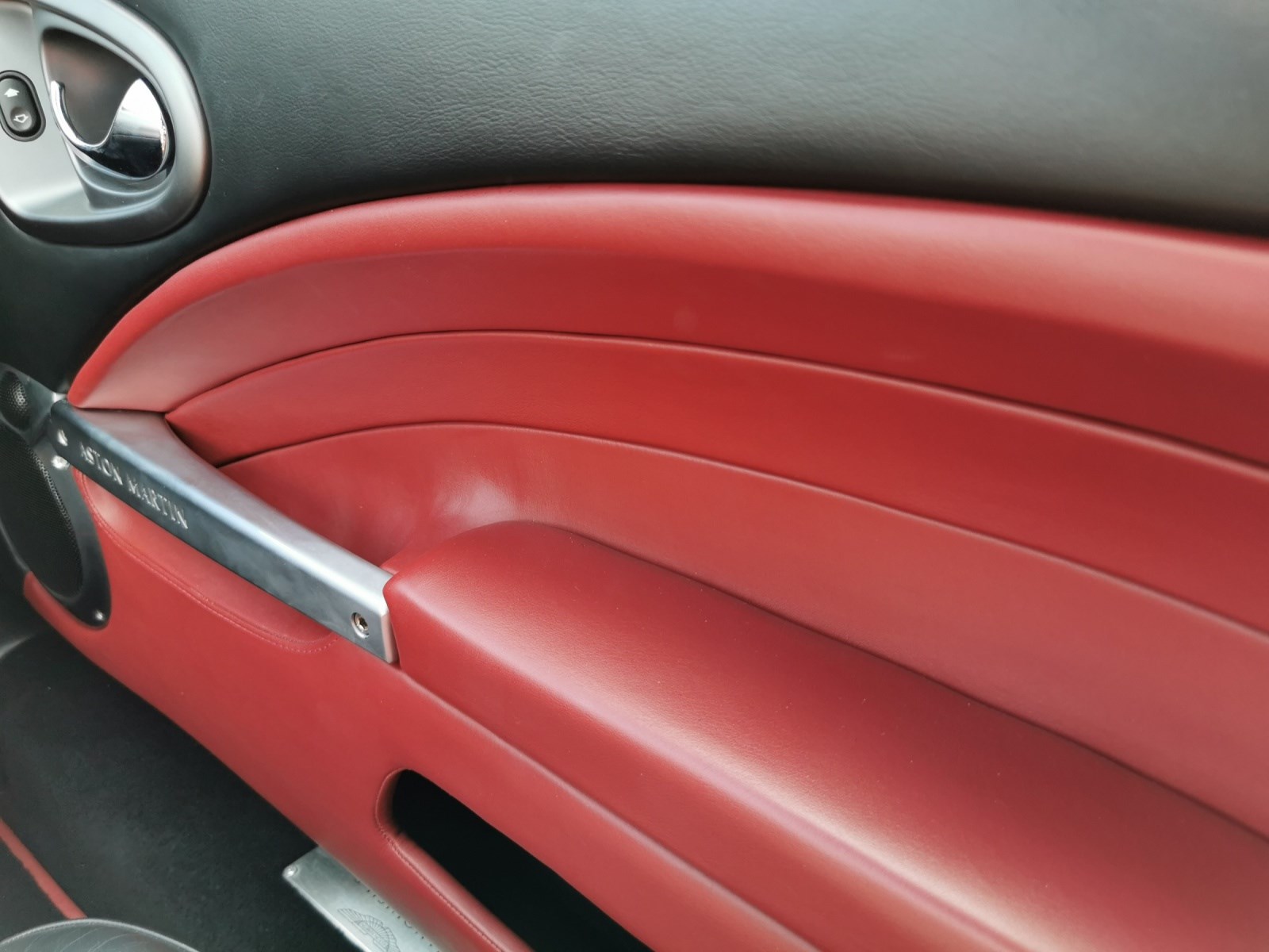 ASTON MARTIN Vanquish V12 S 5.9-48-image-14