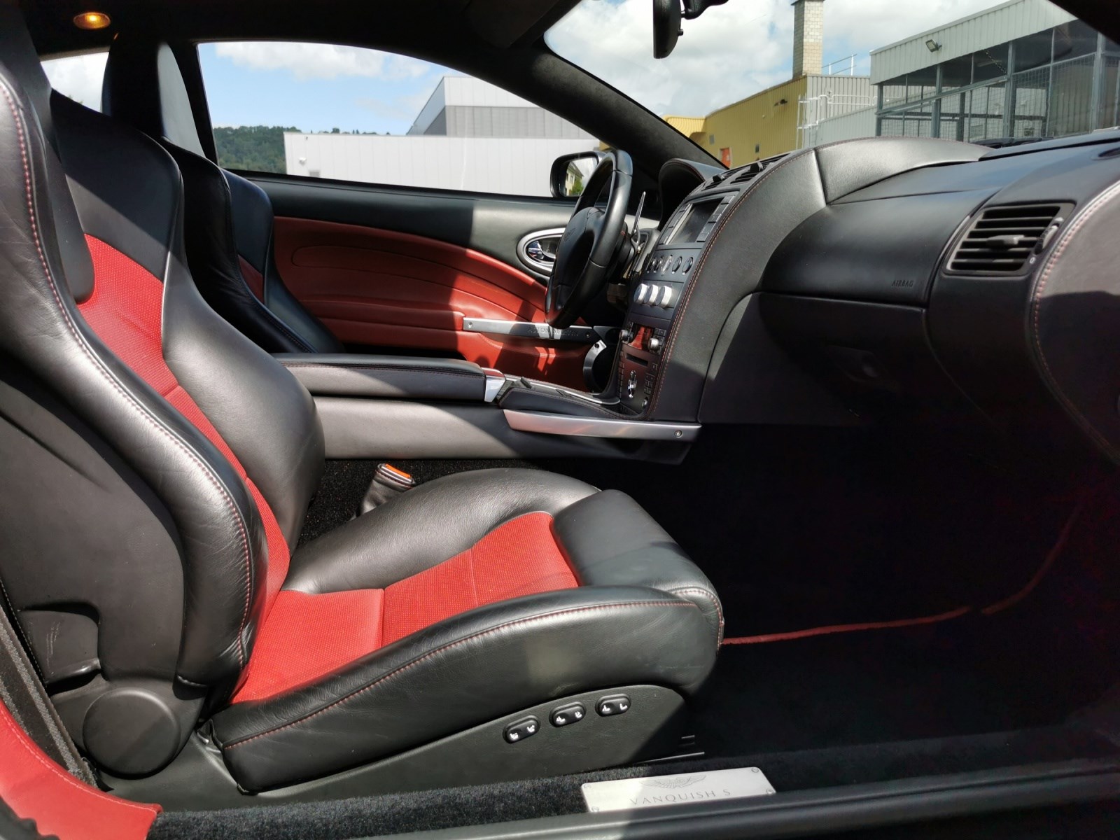 ASTON MARTIN Vanquish V12 S 5.9-48-image-11
