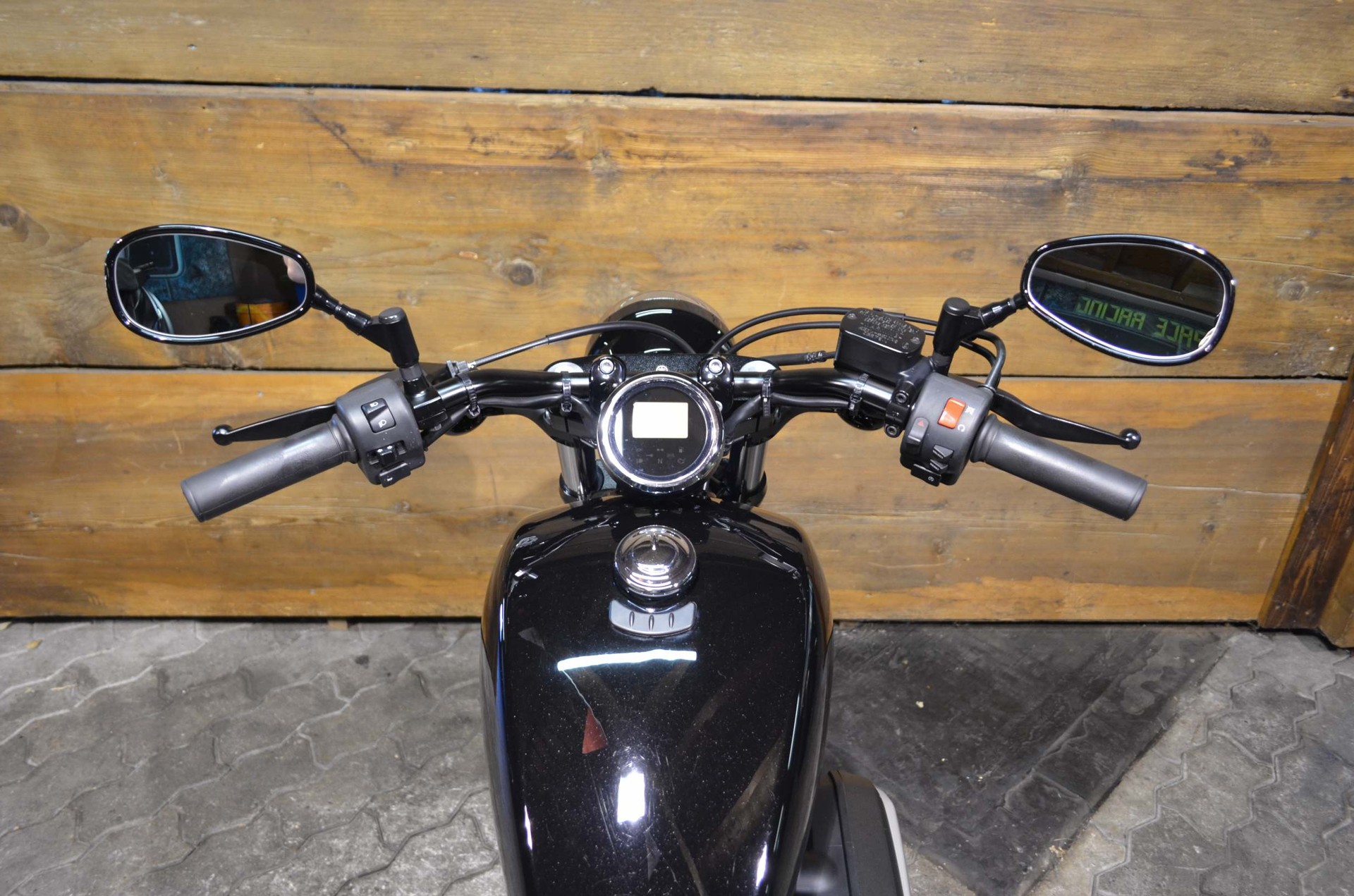 YAMAHA XV 950 ABS-showroom-element-2