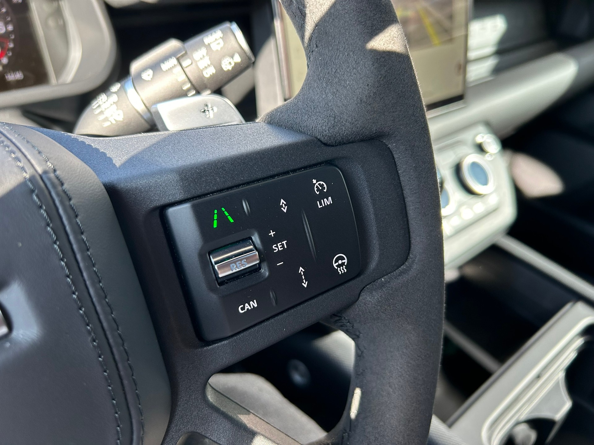 LAND ROVER Defender 90 525 V8 5.0 Carpathian Edition AT8-image-15