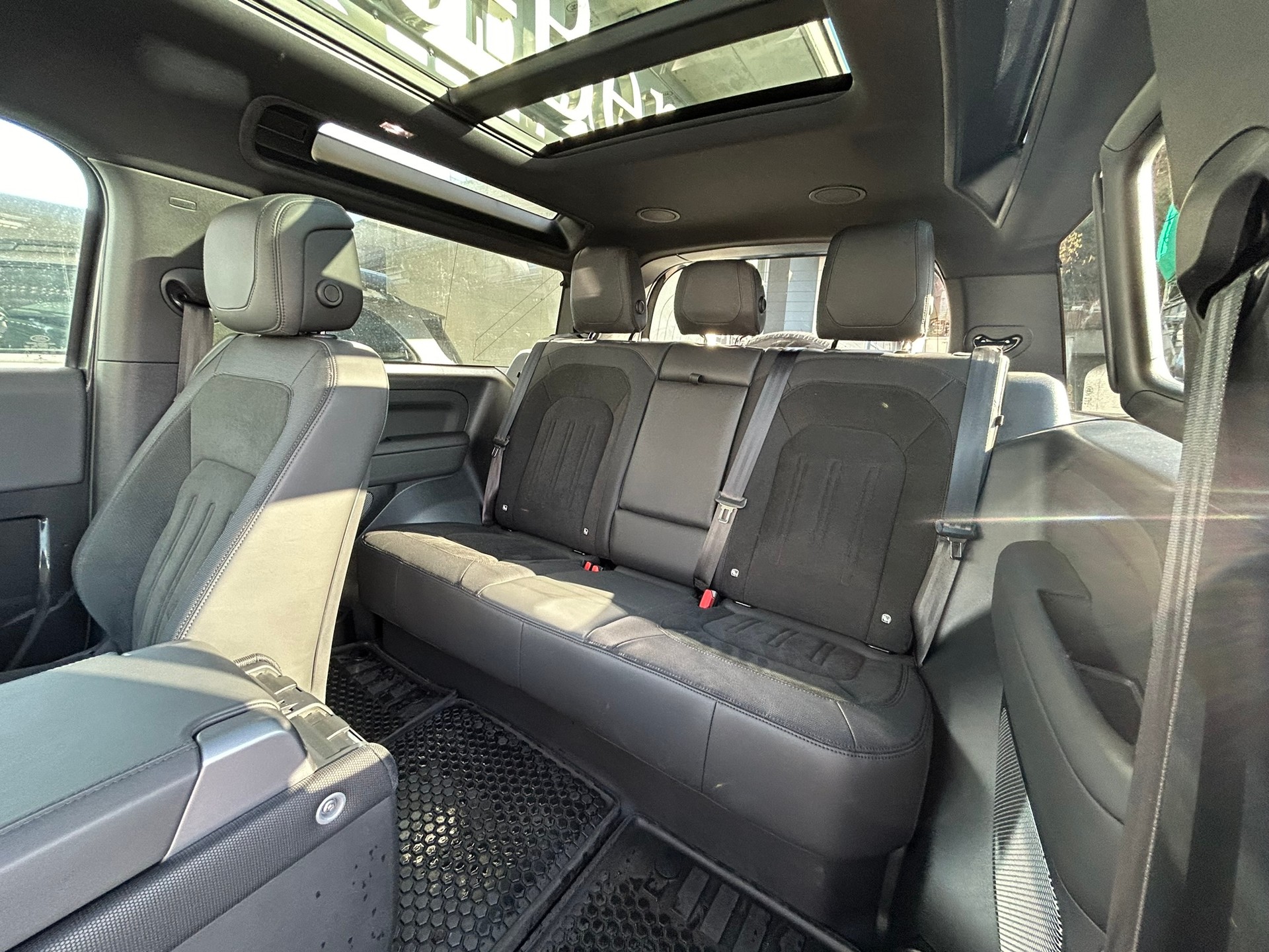 LAND ROVER Defender 90 525 V8 5.0 Carpathian Edition AT8-image-9