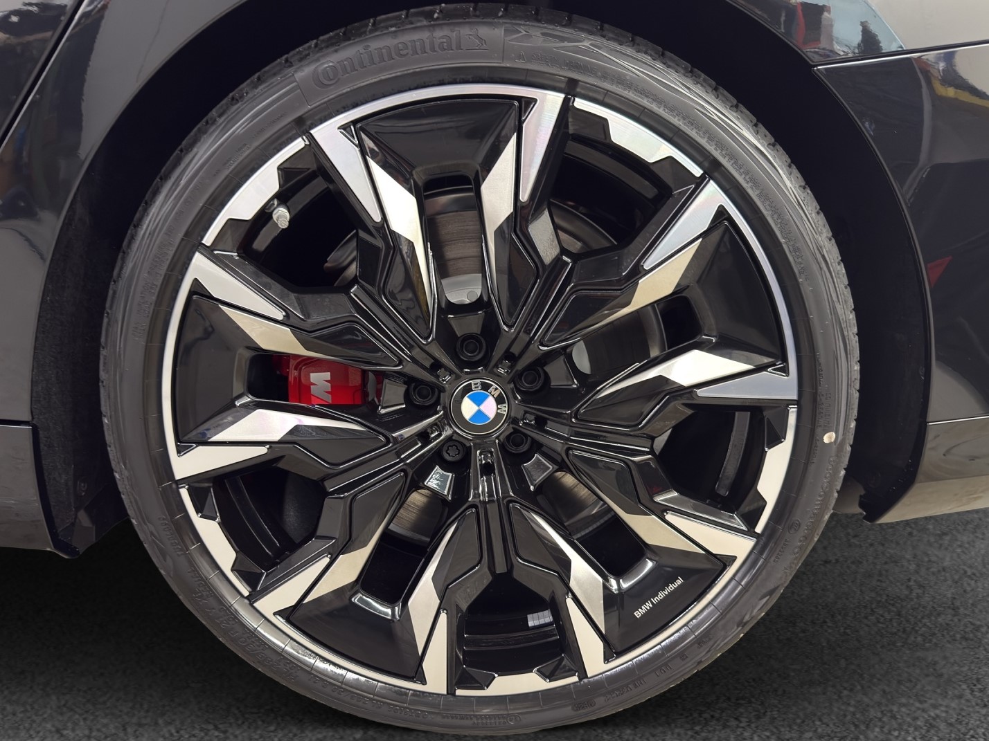 BMW i5 M60 Touring-image-8
