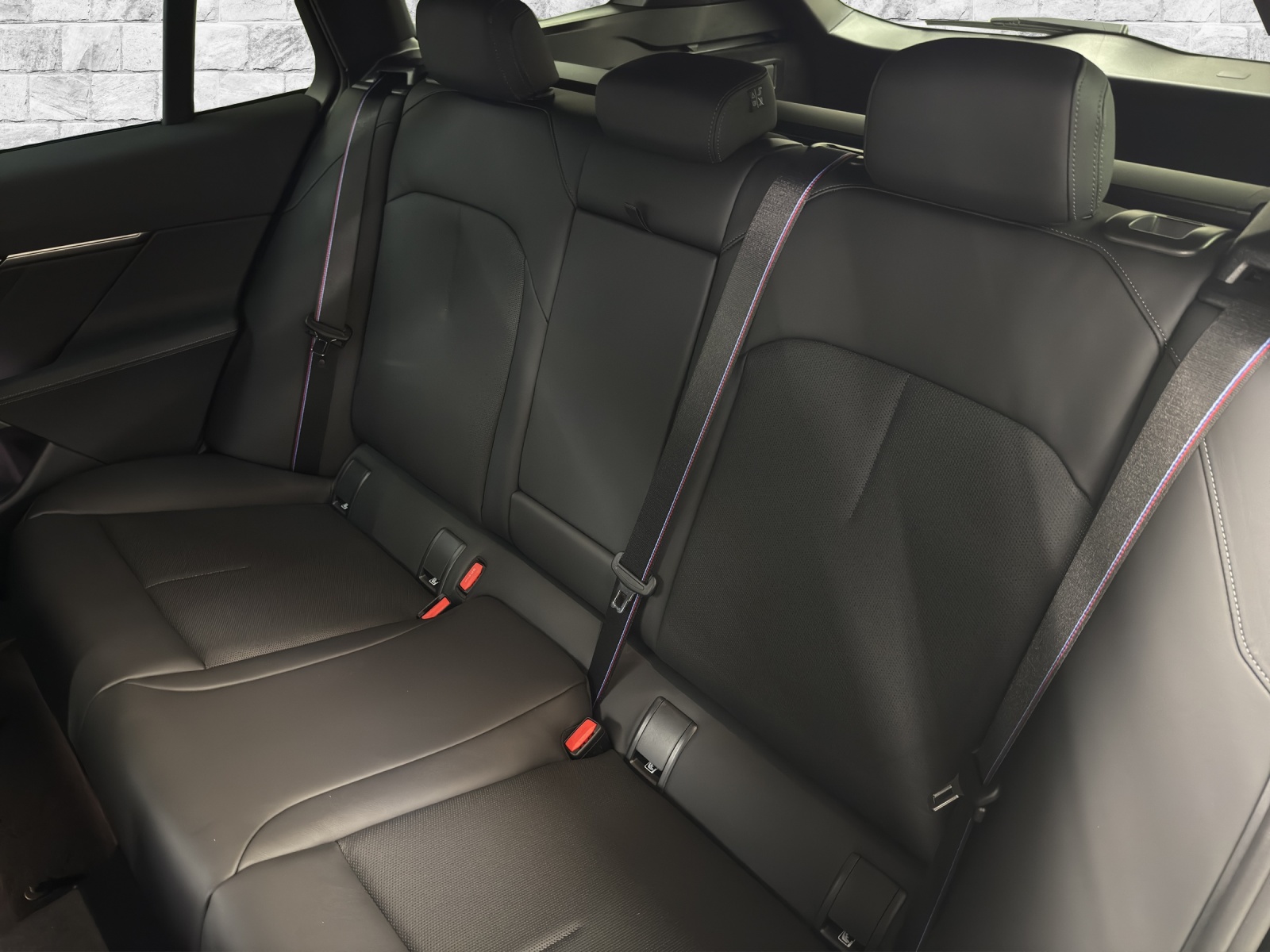 BMW i5 M60 Touring-image-12