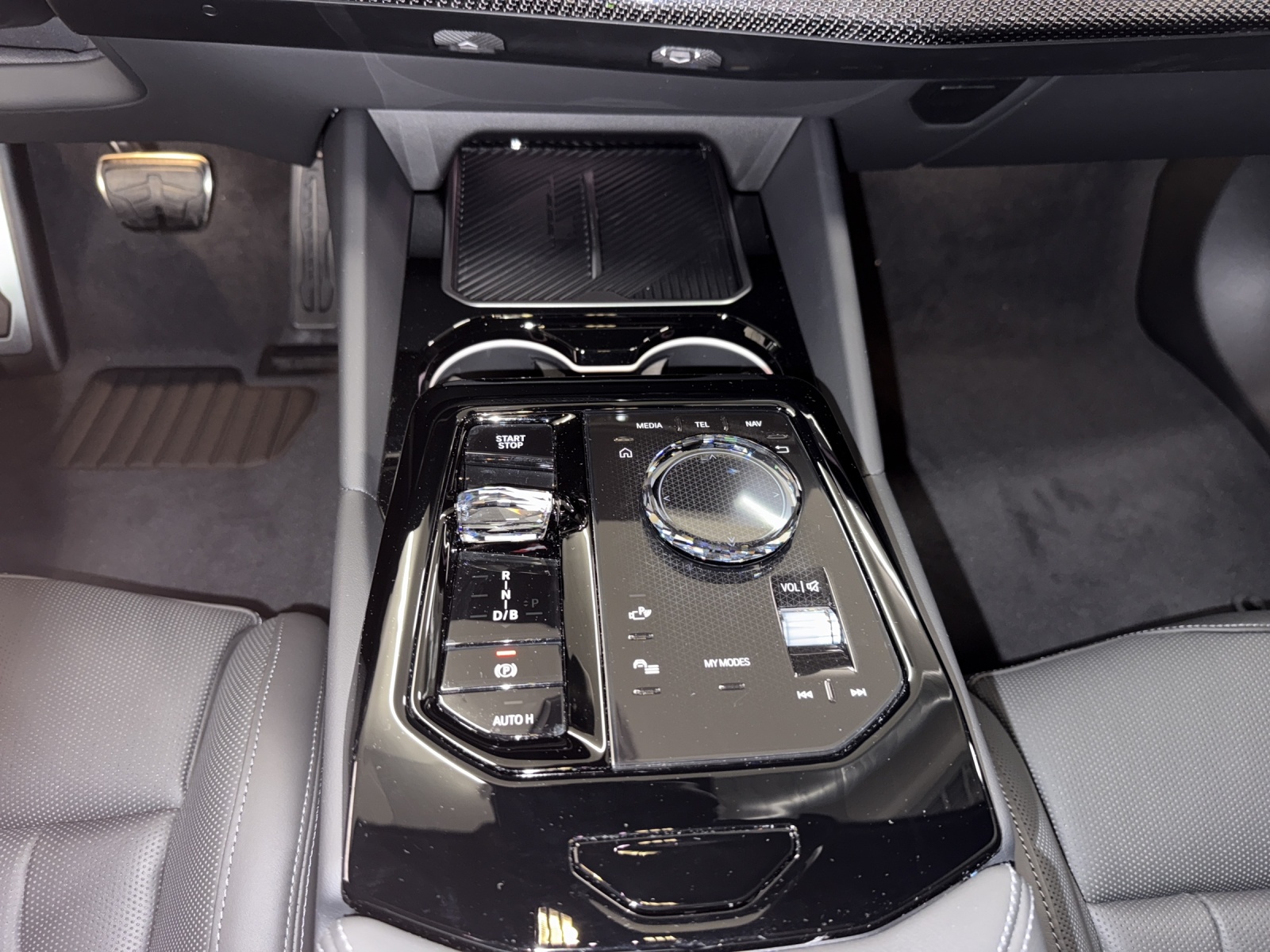 BMW i5 M60 Touring-image-13