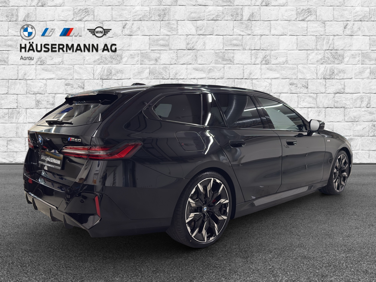 BMW i5 M60 Touring-image-4