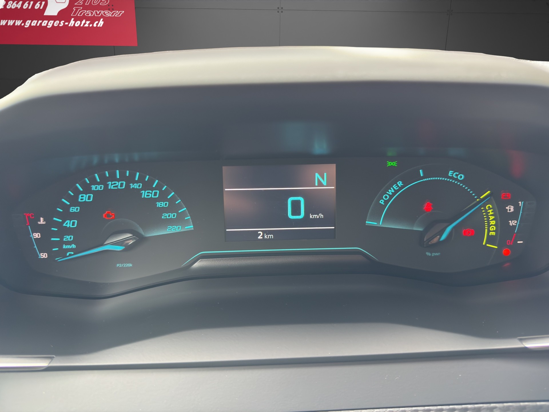 PEUGEOT 2008 1.2 MHEV Style-image-8