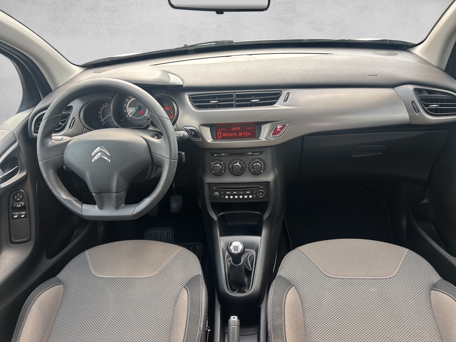 CITROEN C3 1.2i Attraction-image-7