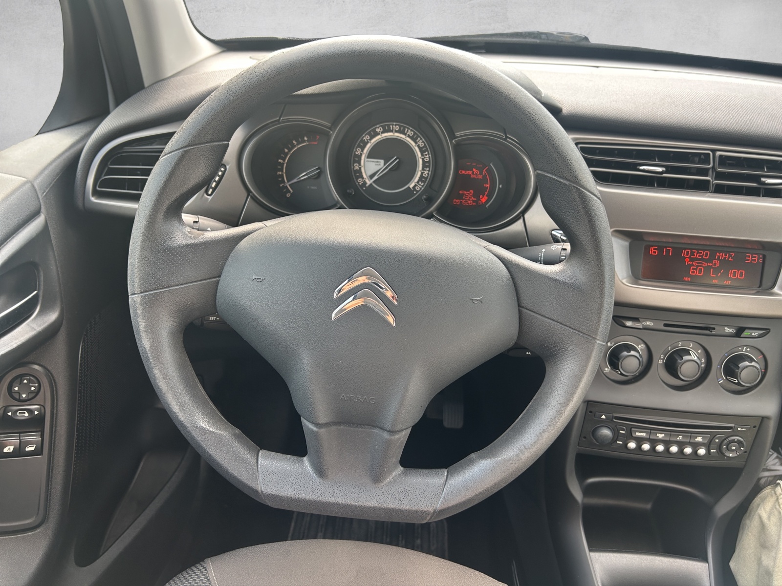 CITROEN C3 1.2i Attraction-image-11