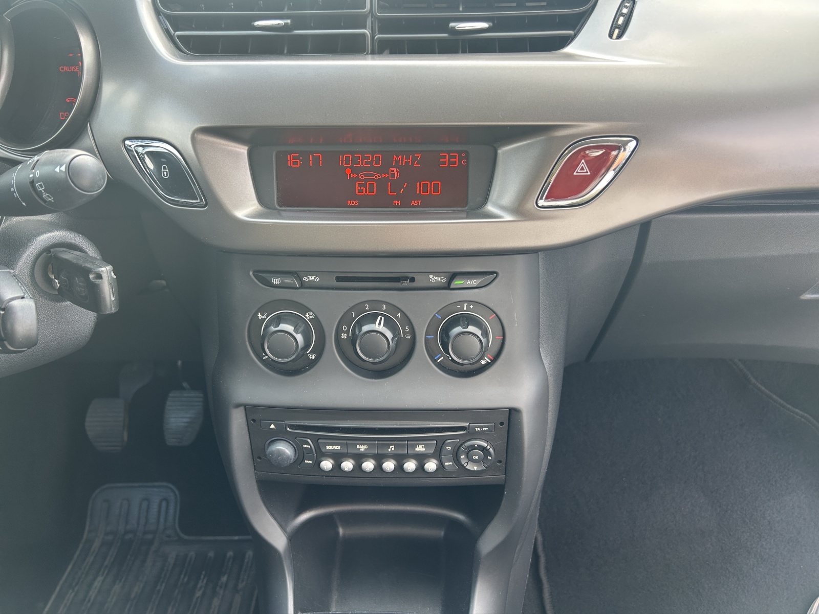 CITROEN C3 1.2i Attraction-image-10