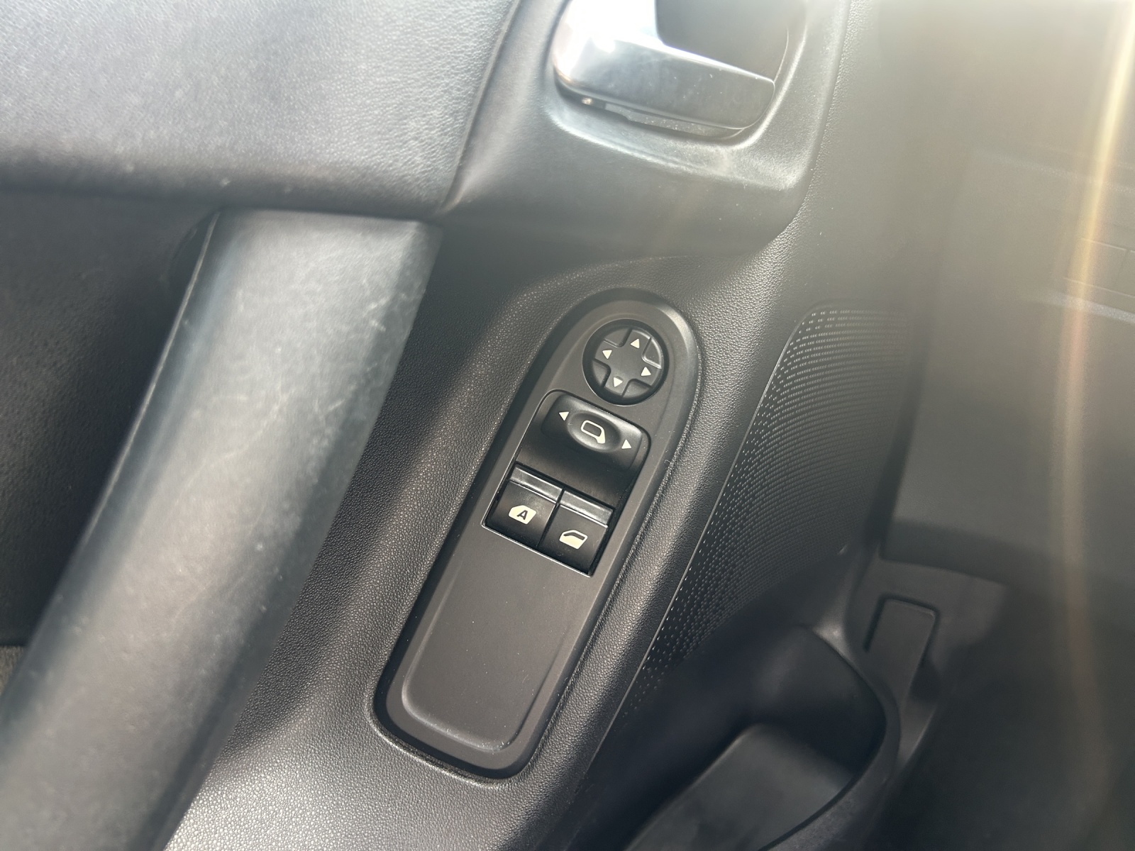 CITROEN C3 1.2i Attraction-image-13