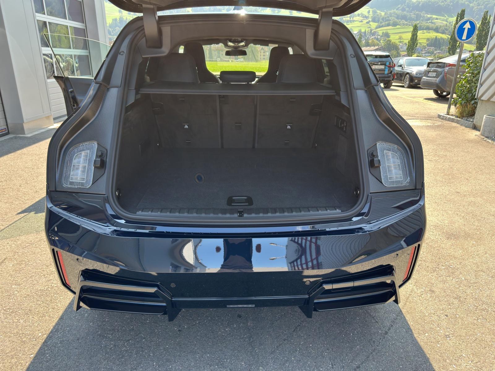 BMW iX xDrive45-image-17