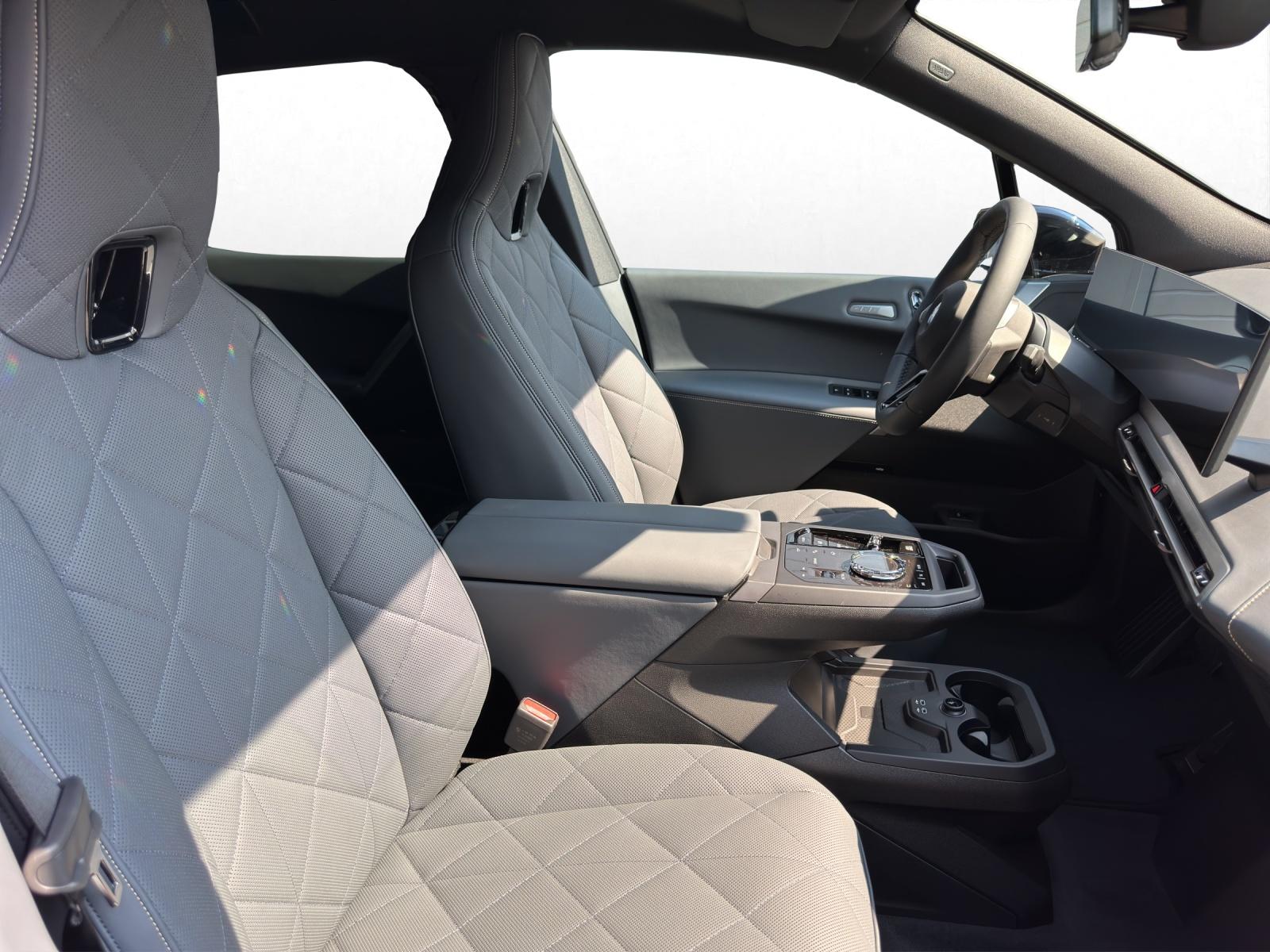 BMW iX xDrive45-image-15