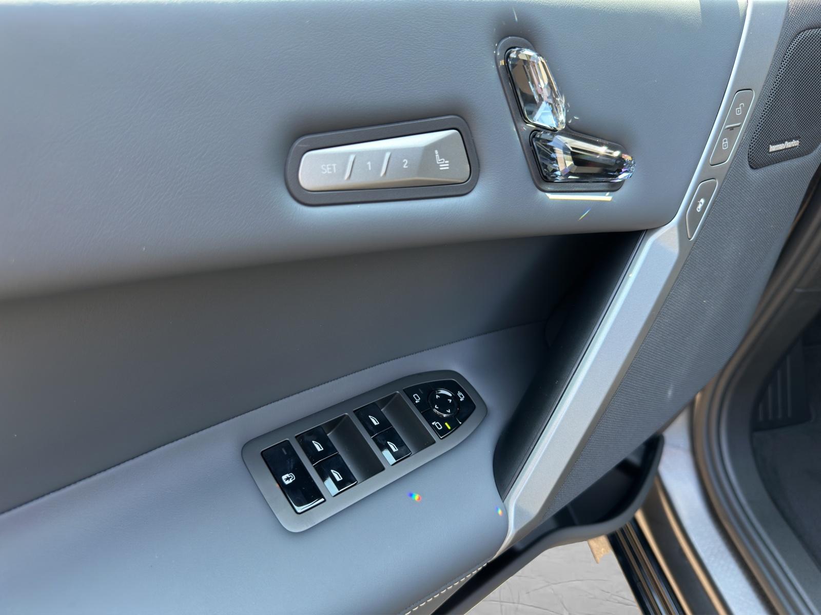 BMW iX xDrive45-image-16