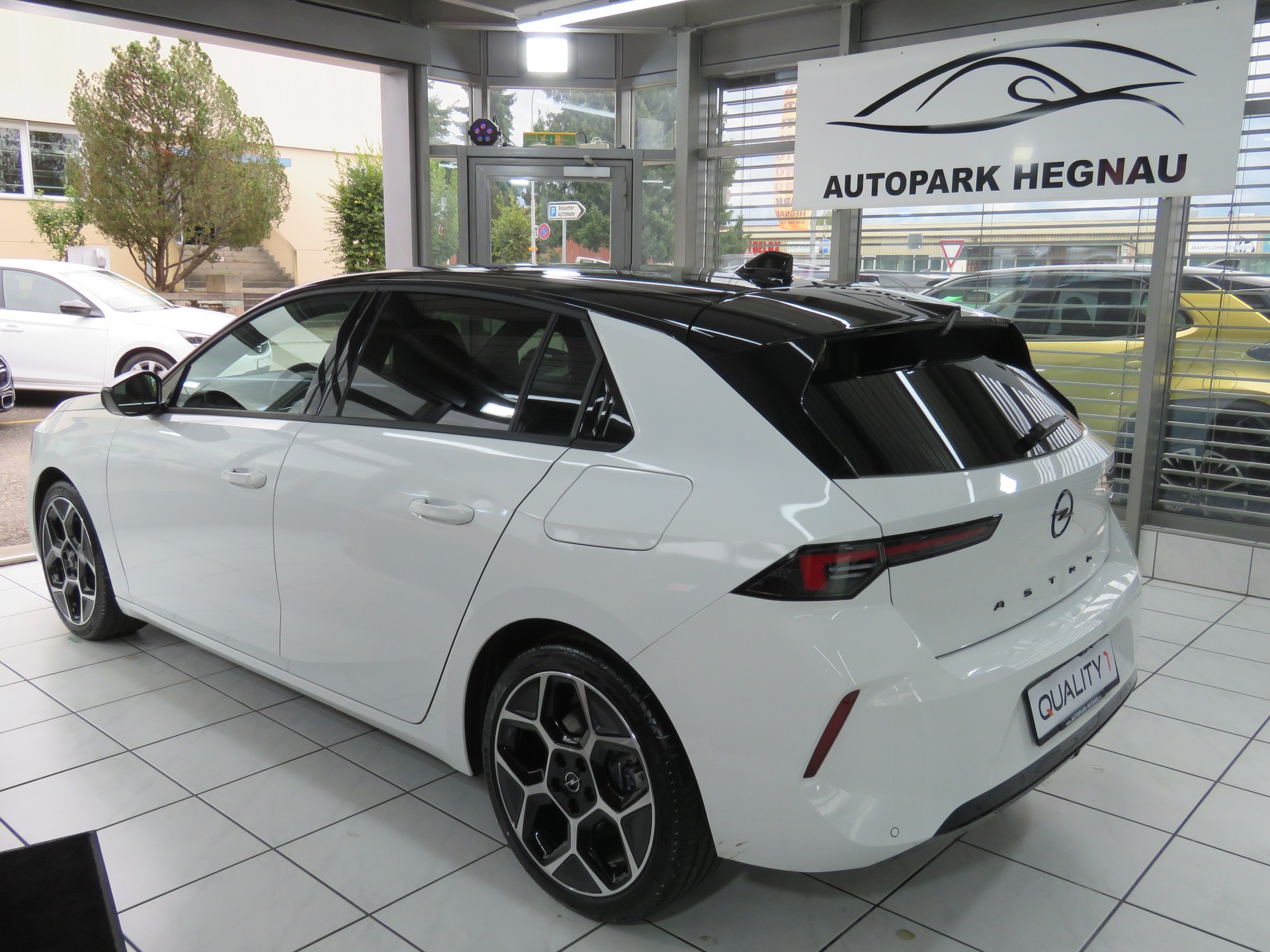 OPEL Astra 1.6 PHEV Turbo Swiss Plus Automat-image-7