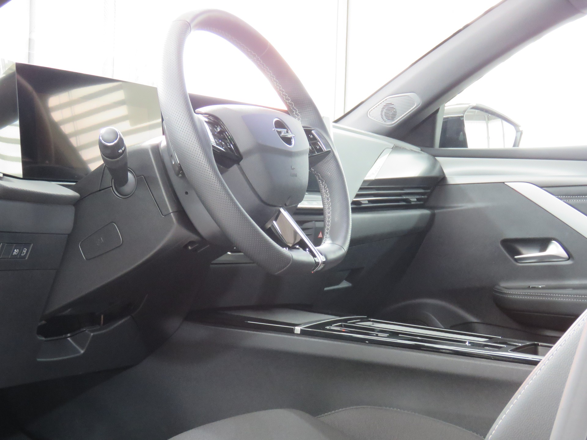 OPEL Astra 1.6 PHEV Turbo Swiss Plus Automat-image-8