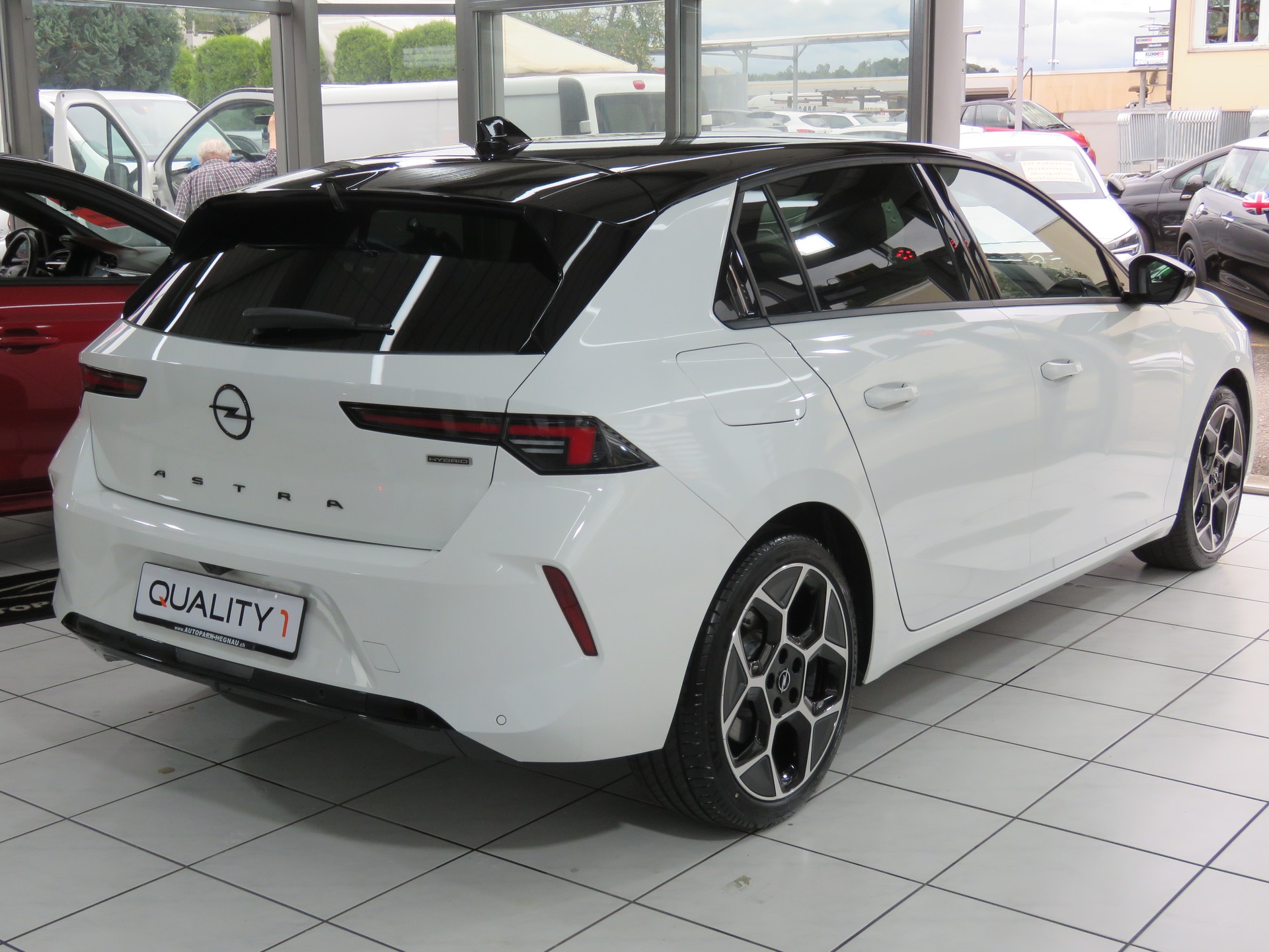 OPEL Astra 1.6 PHEV Turbo Swiss Plus Automat-image-4