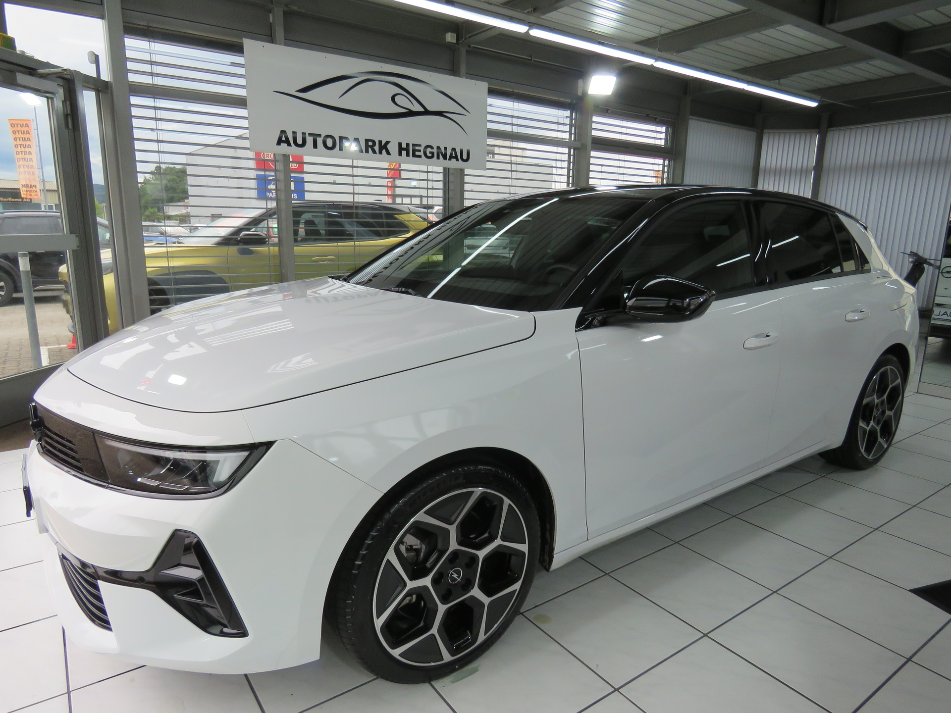 OPEL Astra 1.6 PHEV Turbo Swiss Plus Automat-image-0