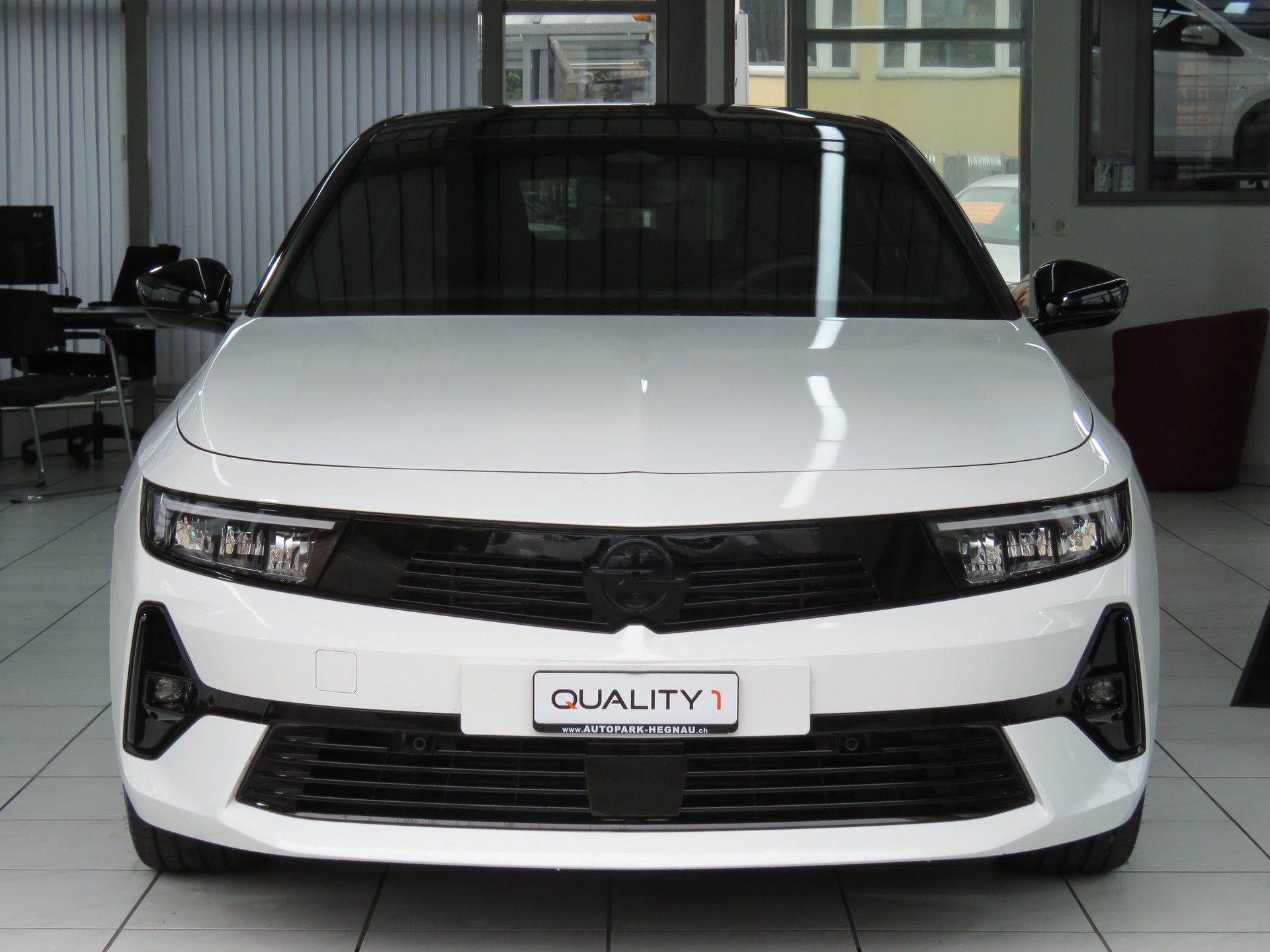OPEL Astra 1.6 PHEV Turbo Swiss Plus Automat-image-1