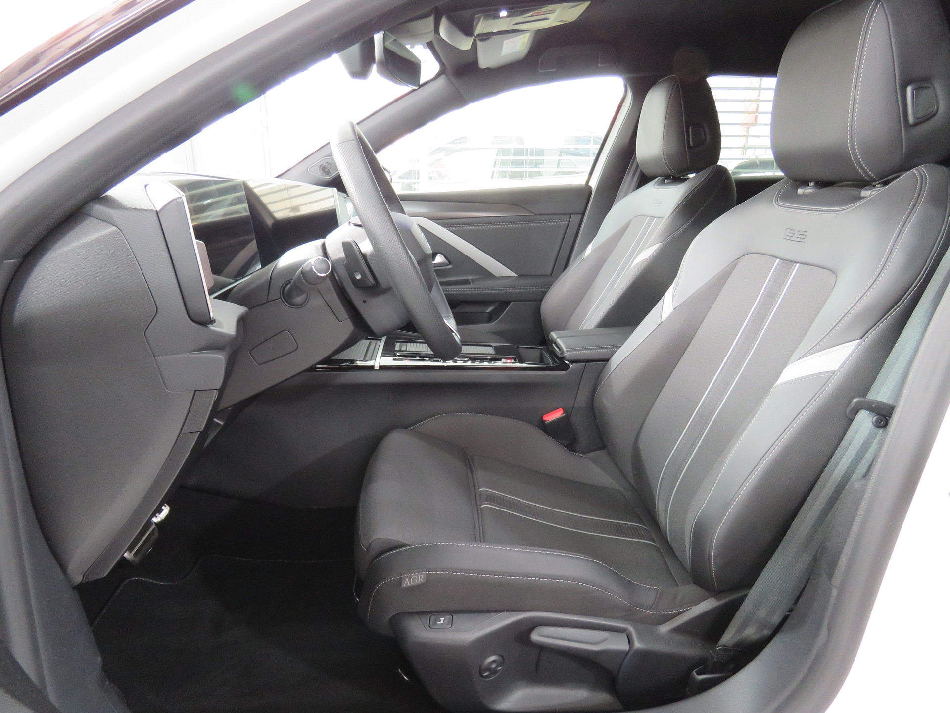 OPEL Astra 1.6 PHEV Turbo Swiss Plus Automat-image-9