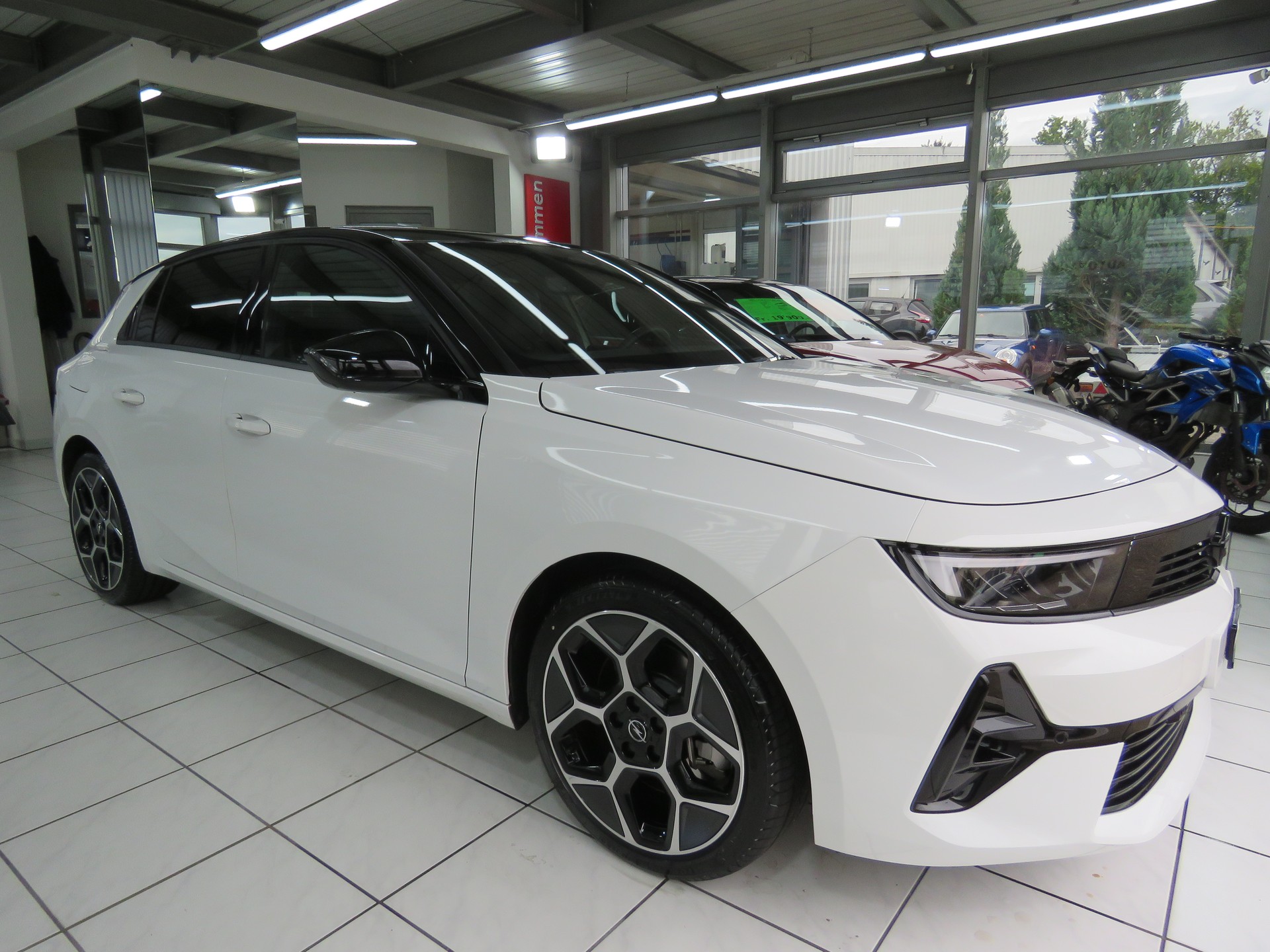OPEL Astra 1.6 PHEV Turbo Swiss Plus Automat-image-3