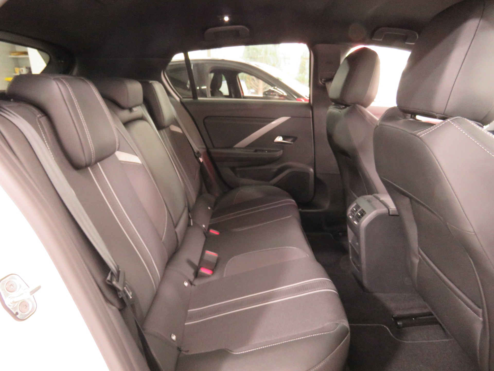 OPEL Astra 1.6 PHEV Turbo Swiss Plus Automat-image-12