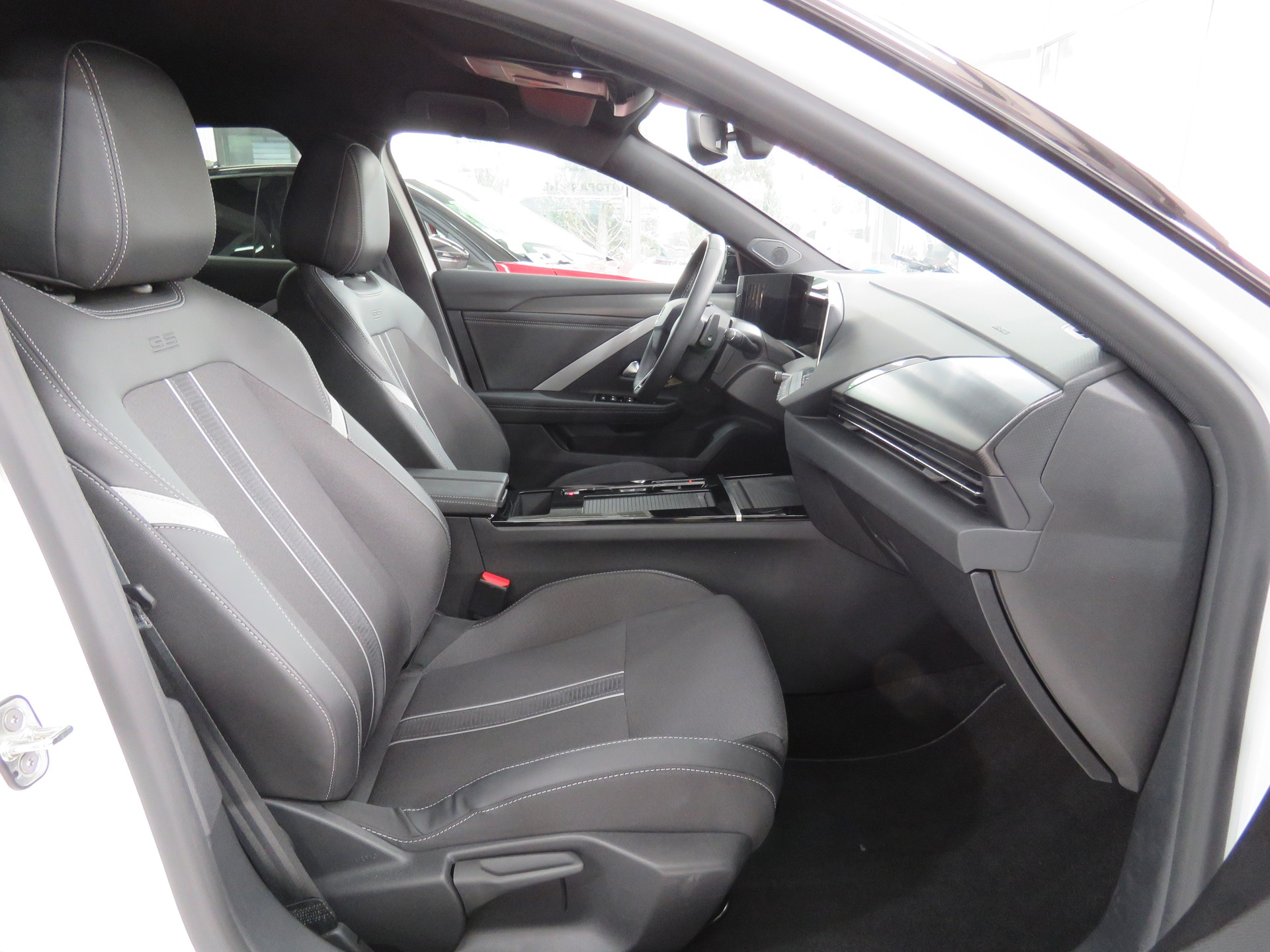 OPEL Astra 1.6 PHEV Turbo Swiss Plus Automat-image-11