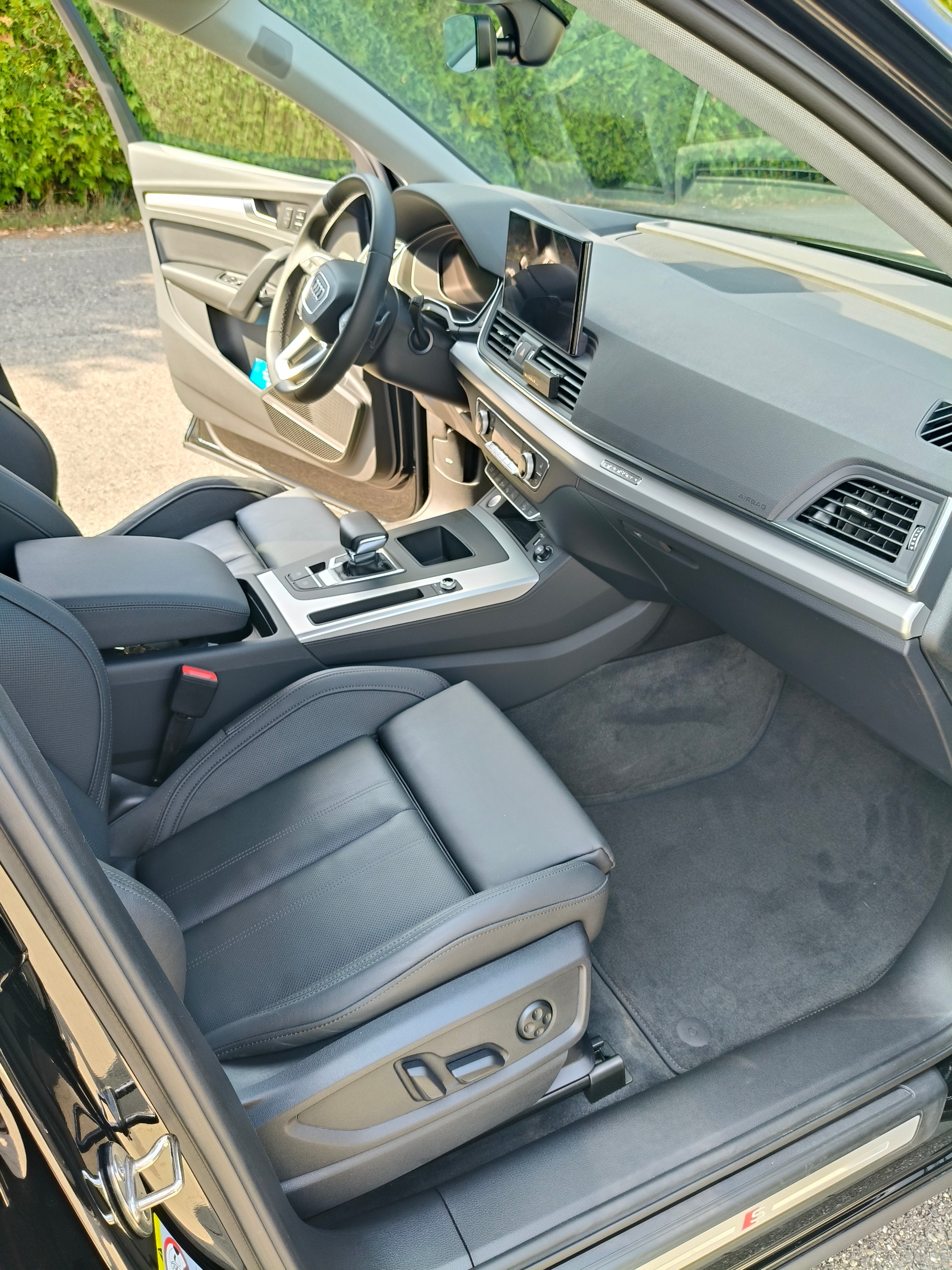 AUDI Q5 50 TFSI e PHEV S line quattro S-tronic-image-8
