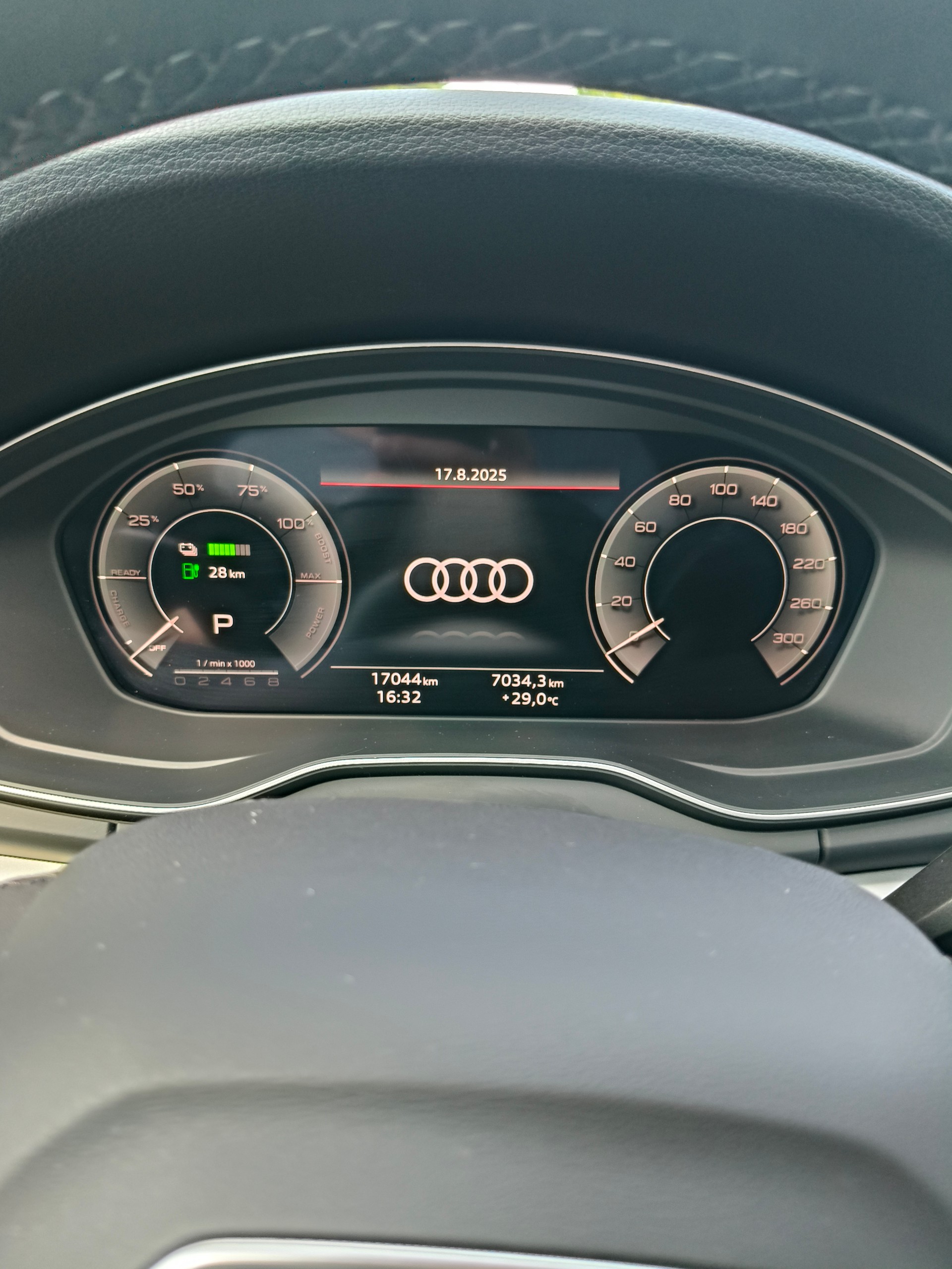 AUDI Q5 50 TFSI e PHEV S line quattro S-tronic-image-9