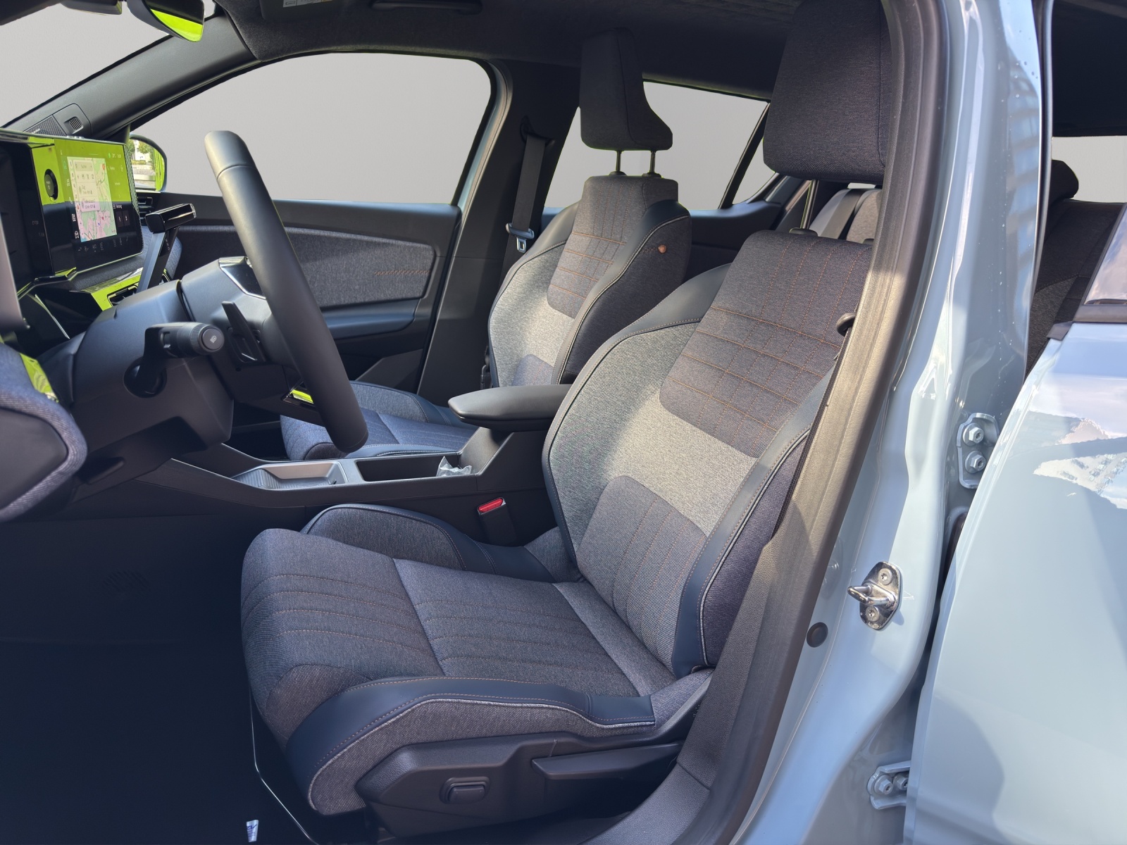 RENAULT R4 E-Tech Comfort Range 52 kWh Techno-image-3