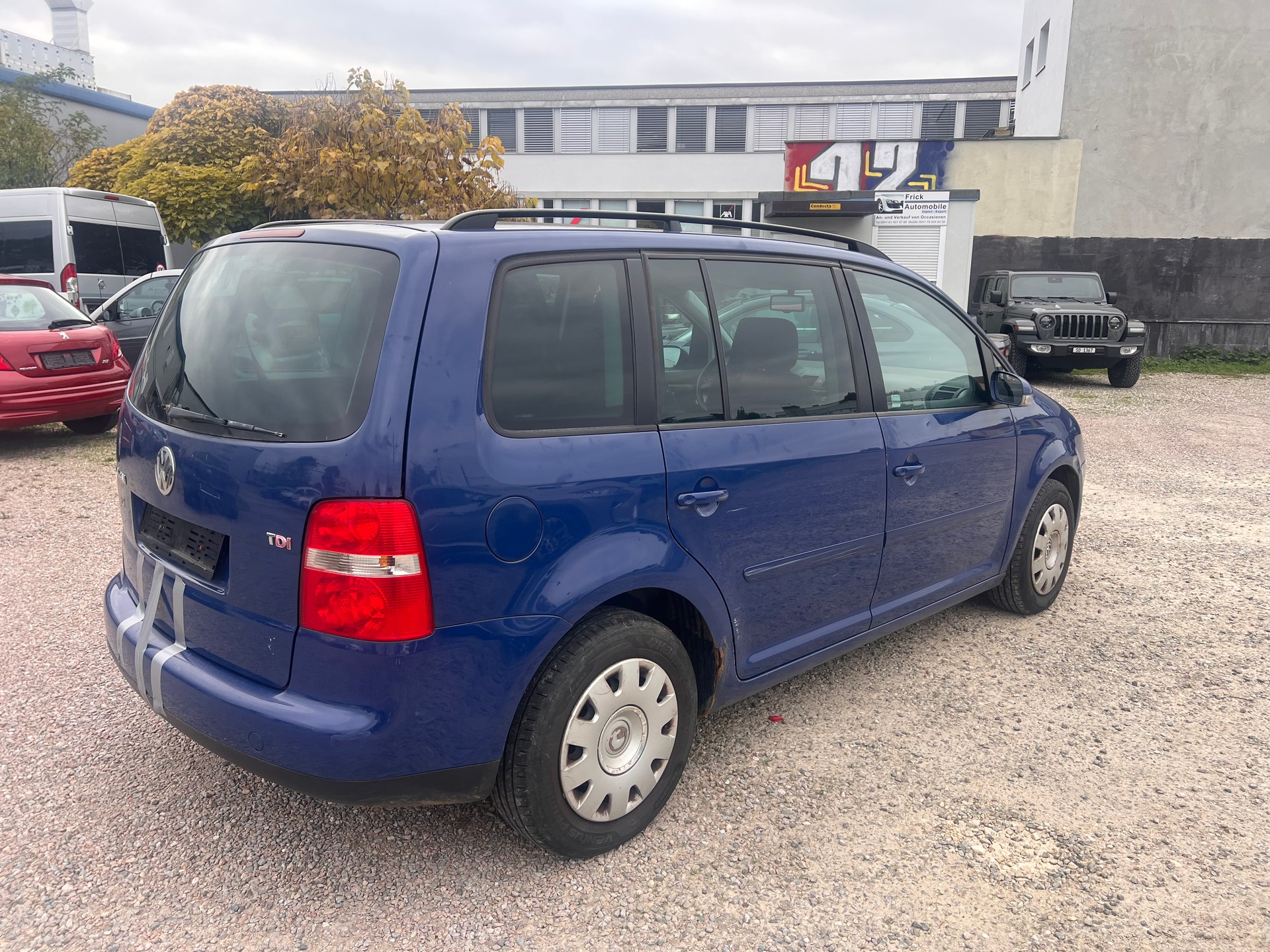 VW Touran 2.0 TDI Trendline-image-5