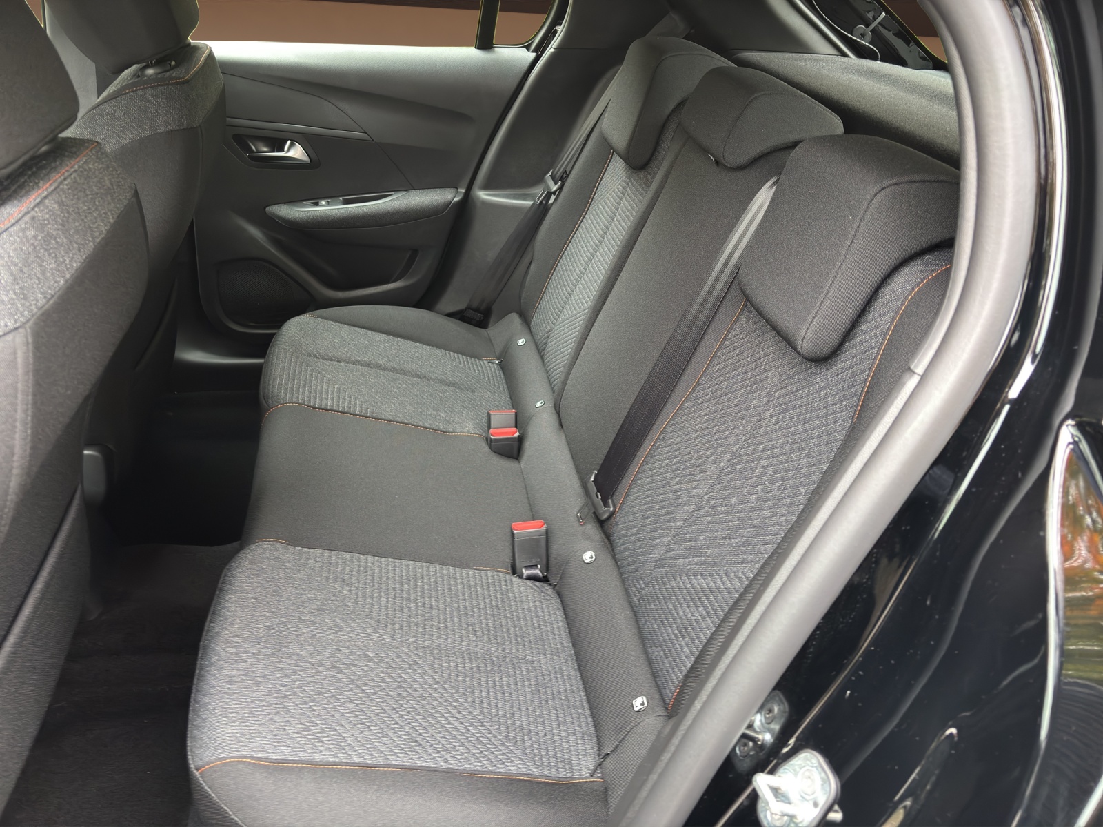 PEUGEOT 208 1.2 PureTech Style-image-10