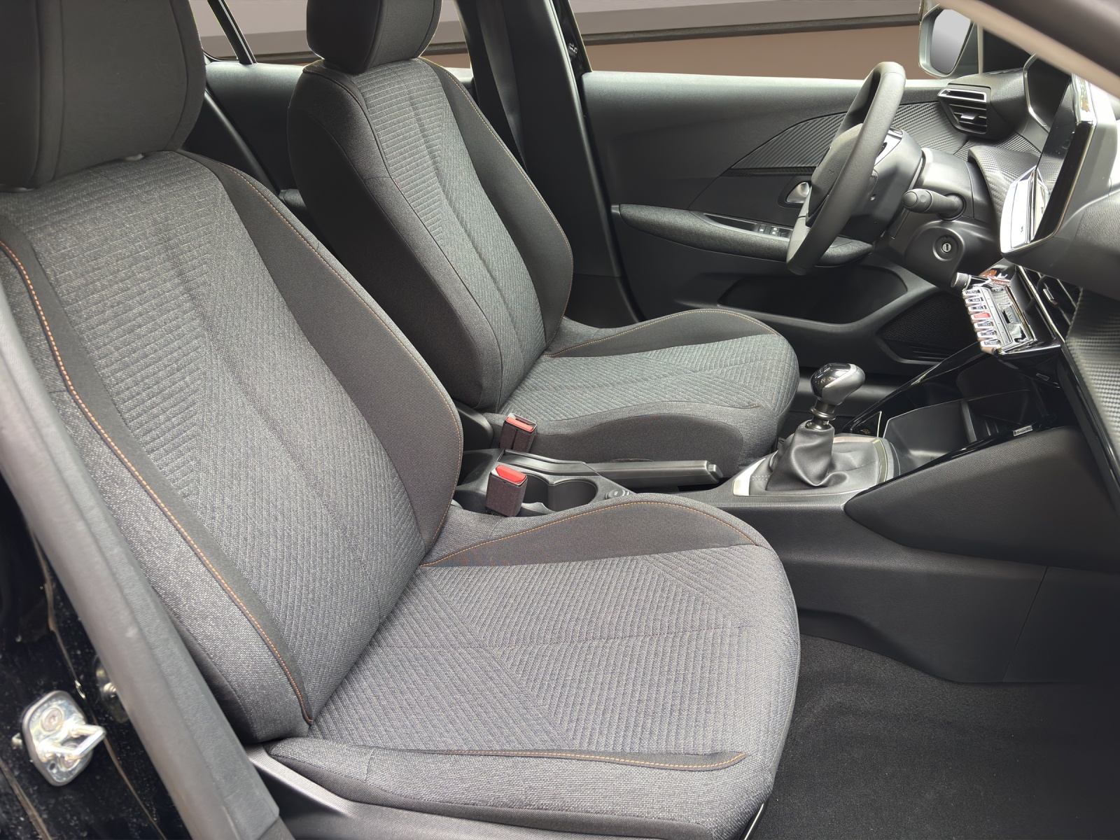 PEUGEOT 208 1.2 PureTech Style-image-9