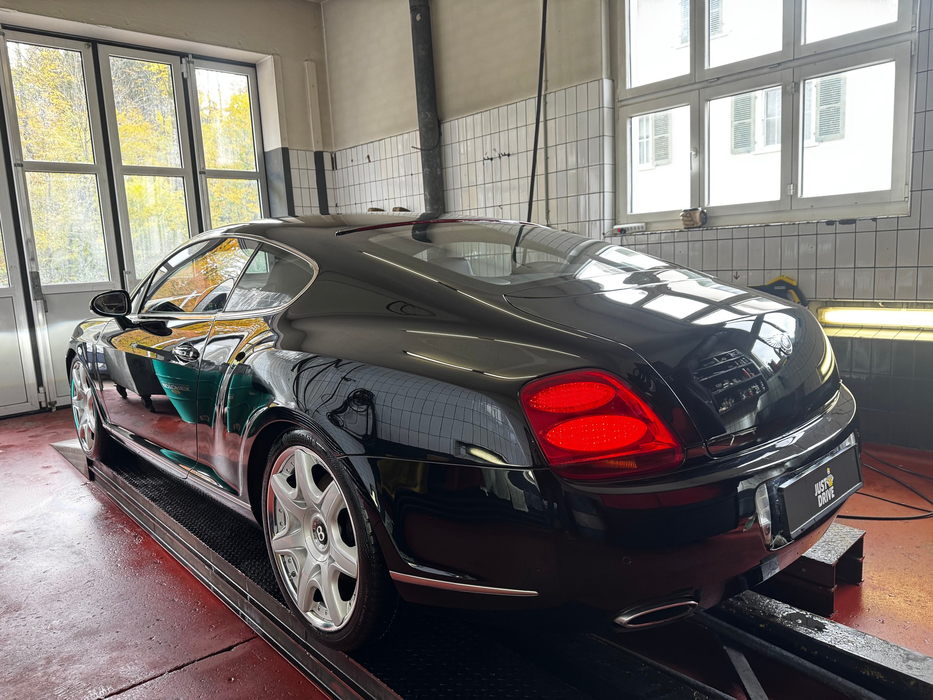 BENTLEY Continental GT 6.0-showroom-element-2