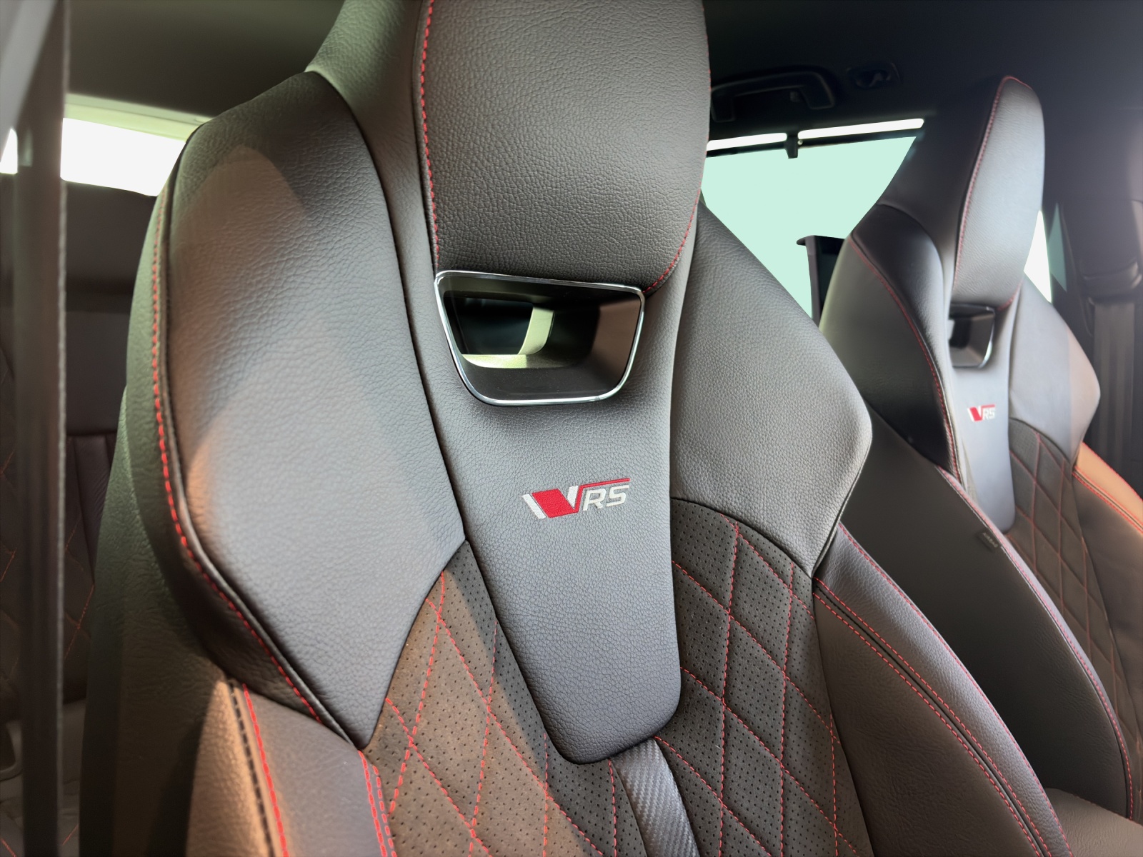 SKODA Octavia Combi 2.0 TSI DSG RS-image-14