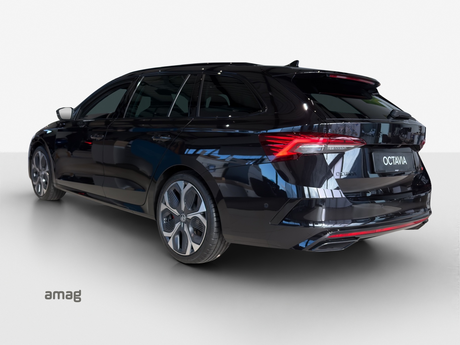 SKODA Octavia Combi 2.0 TSI DSG RS-image-2