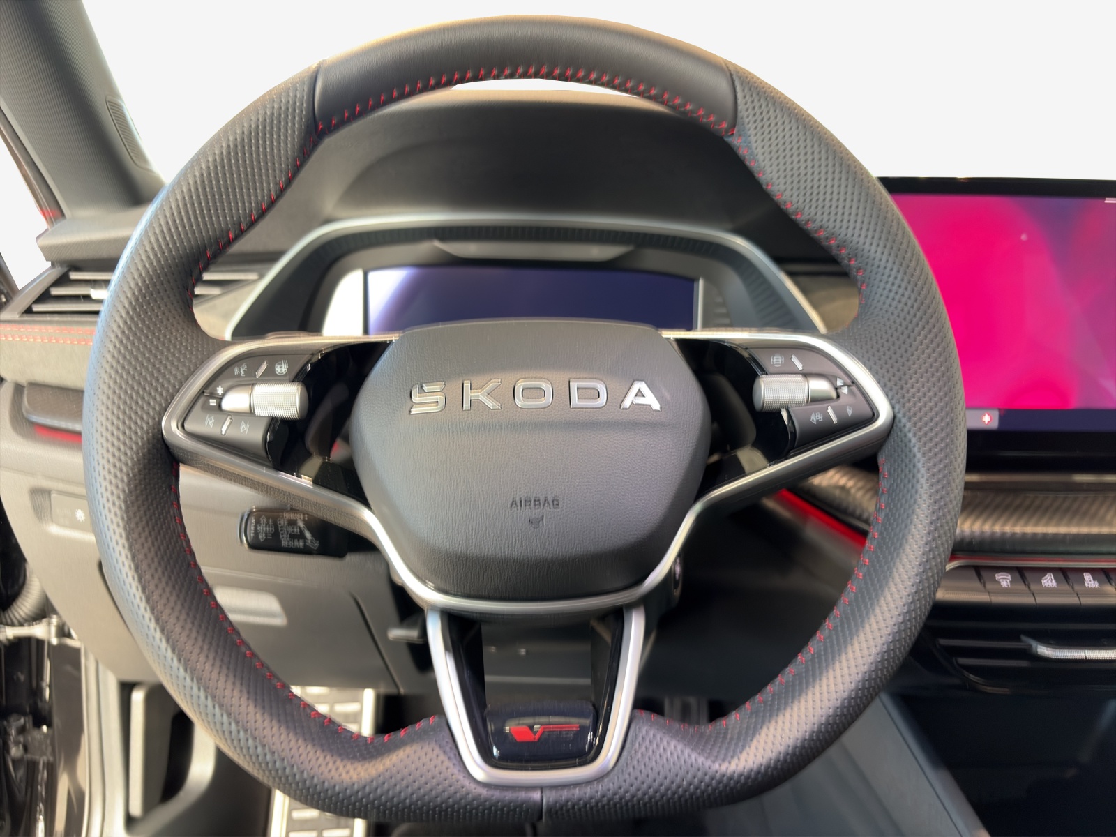 SKODA Octavia Combi 2.0 TSI DSG RS-image-9