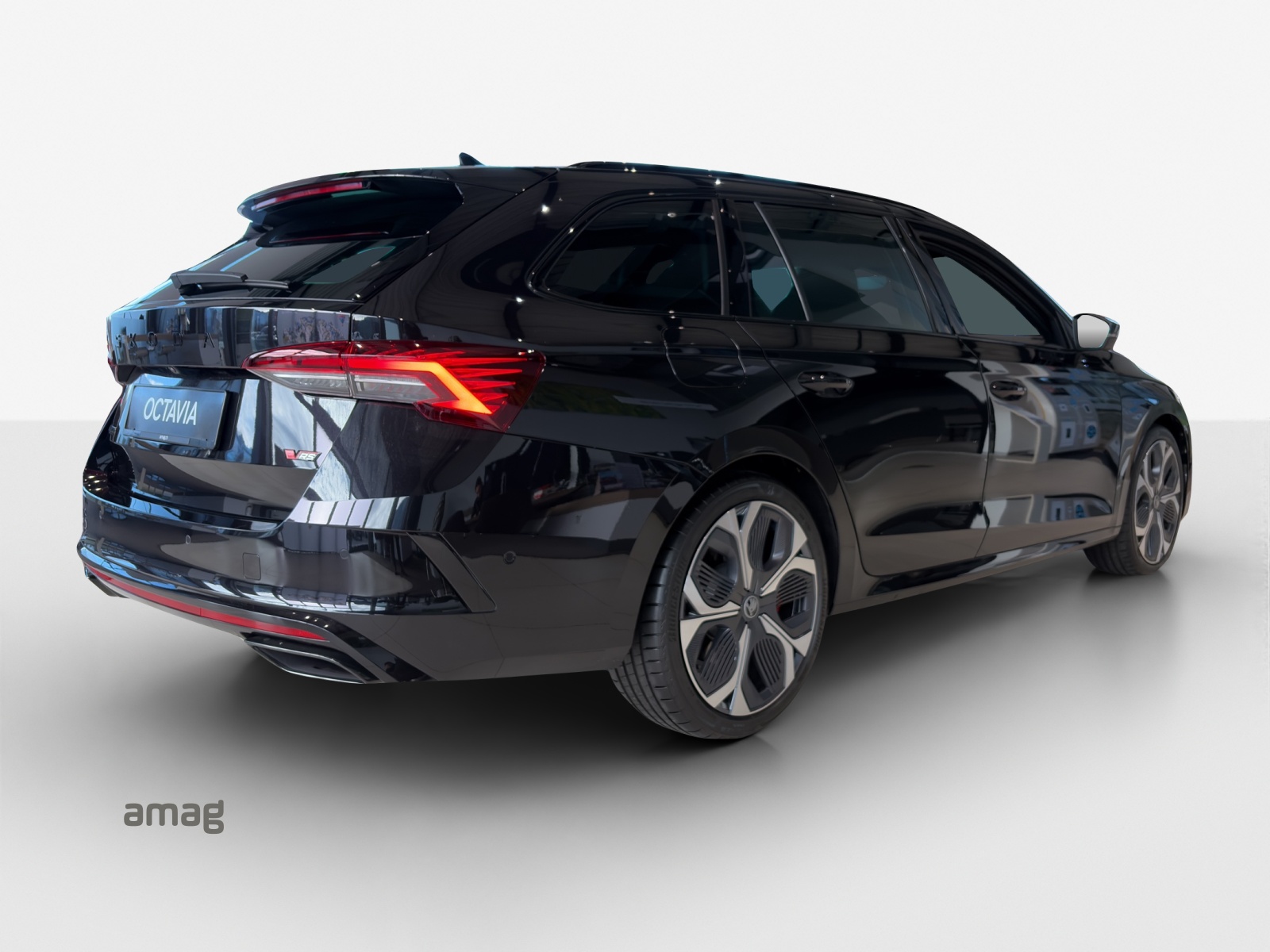 SKODA Octavia Combi 2.0 TSI DSG RS-image-4