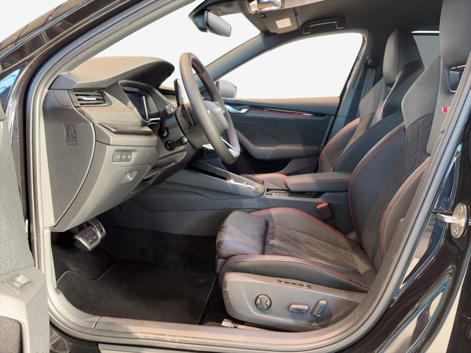 SKODA Octavia Combi 2.0 TSI DSG RS-image-7