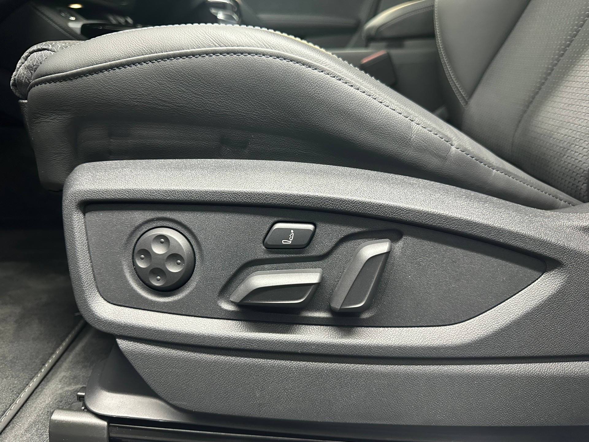 AUDI Q5 50 TFSI e quattro S line-image-13