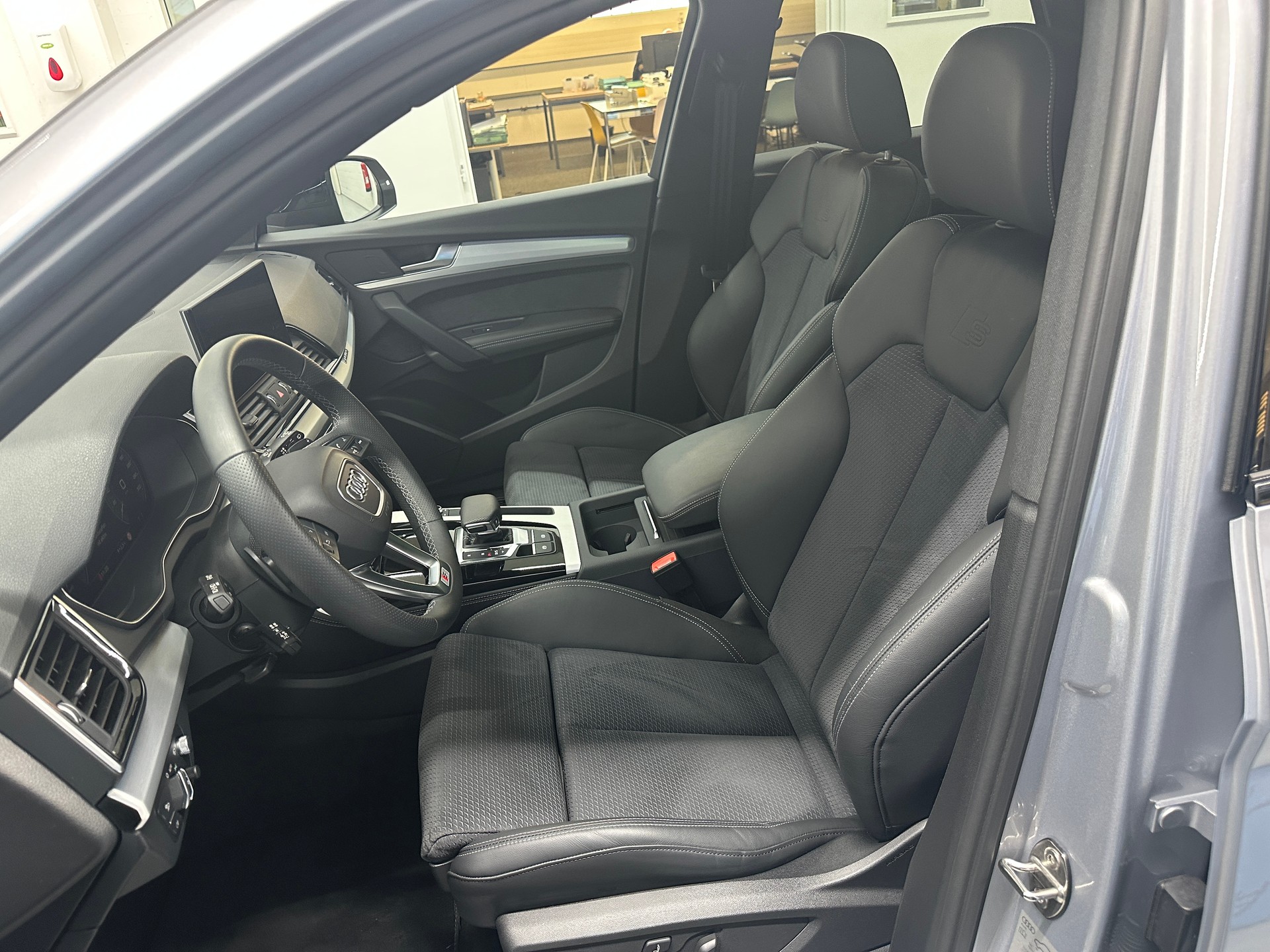 AUDI Q5 50 TFSI e quattro S line-image-8