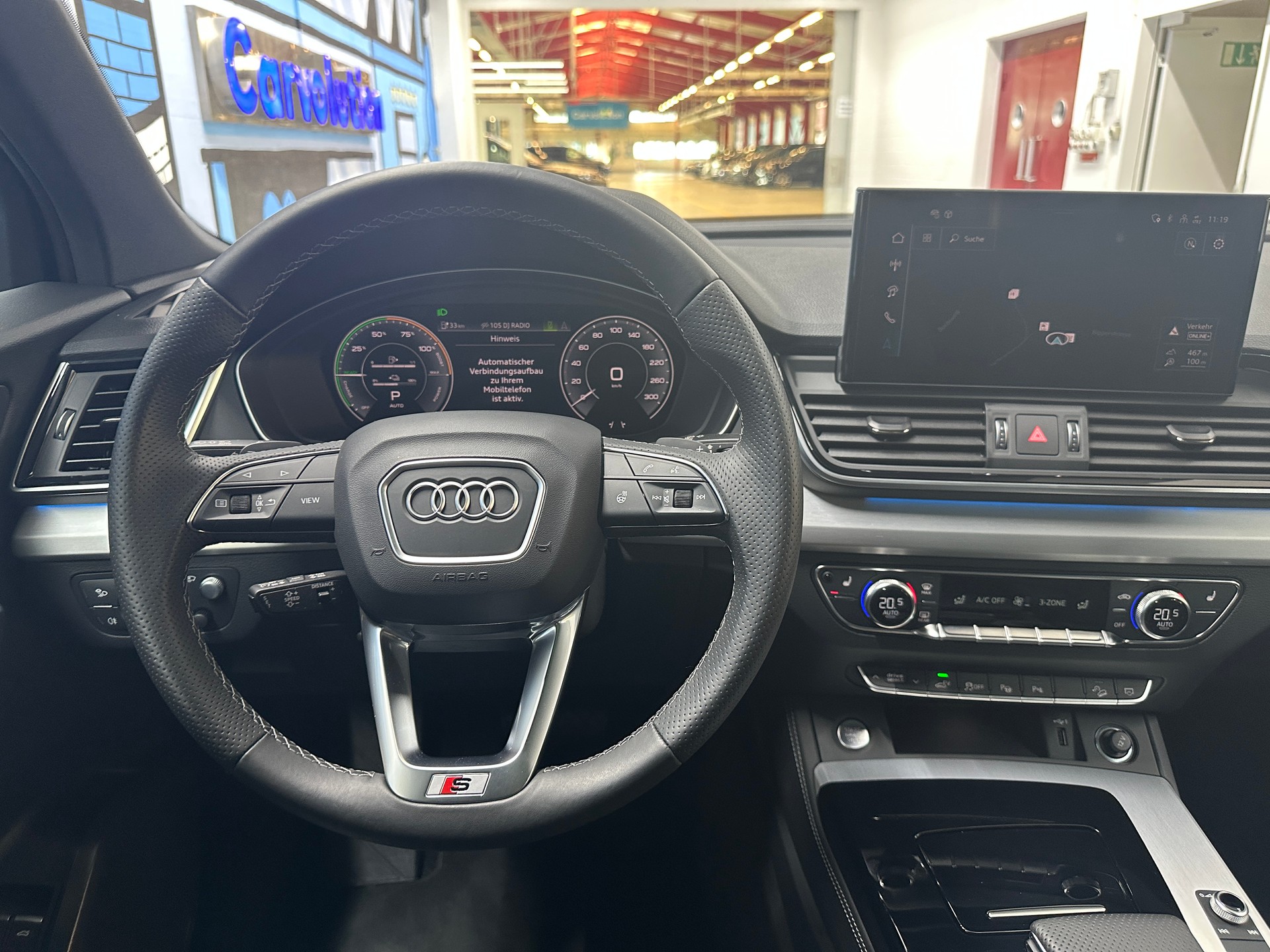 AUDI Q5 50 TFSI e quattro S line-image-11