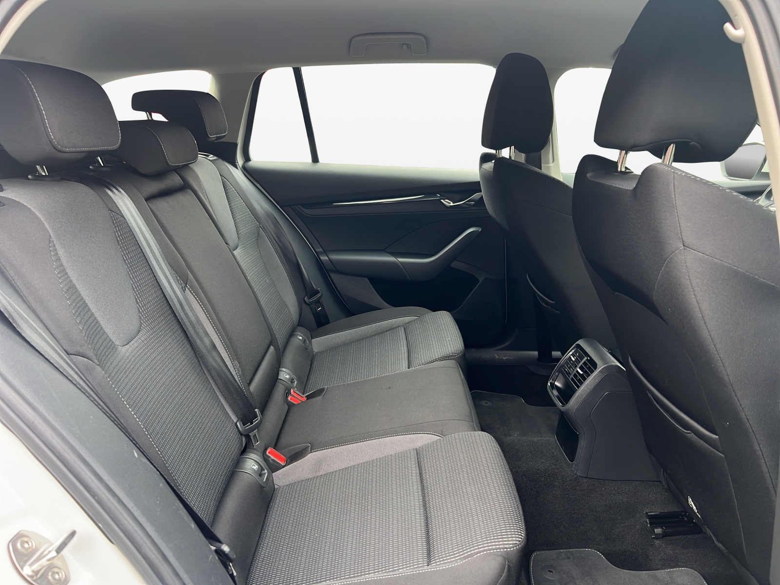 SKODA Octavia Combi 1.0 TSI mHEV DSG Ambition-image-18
